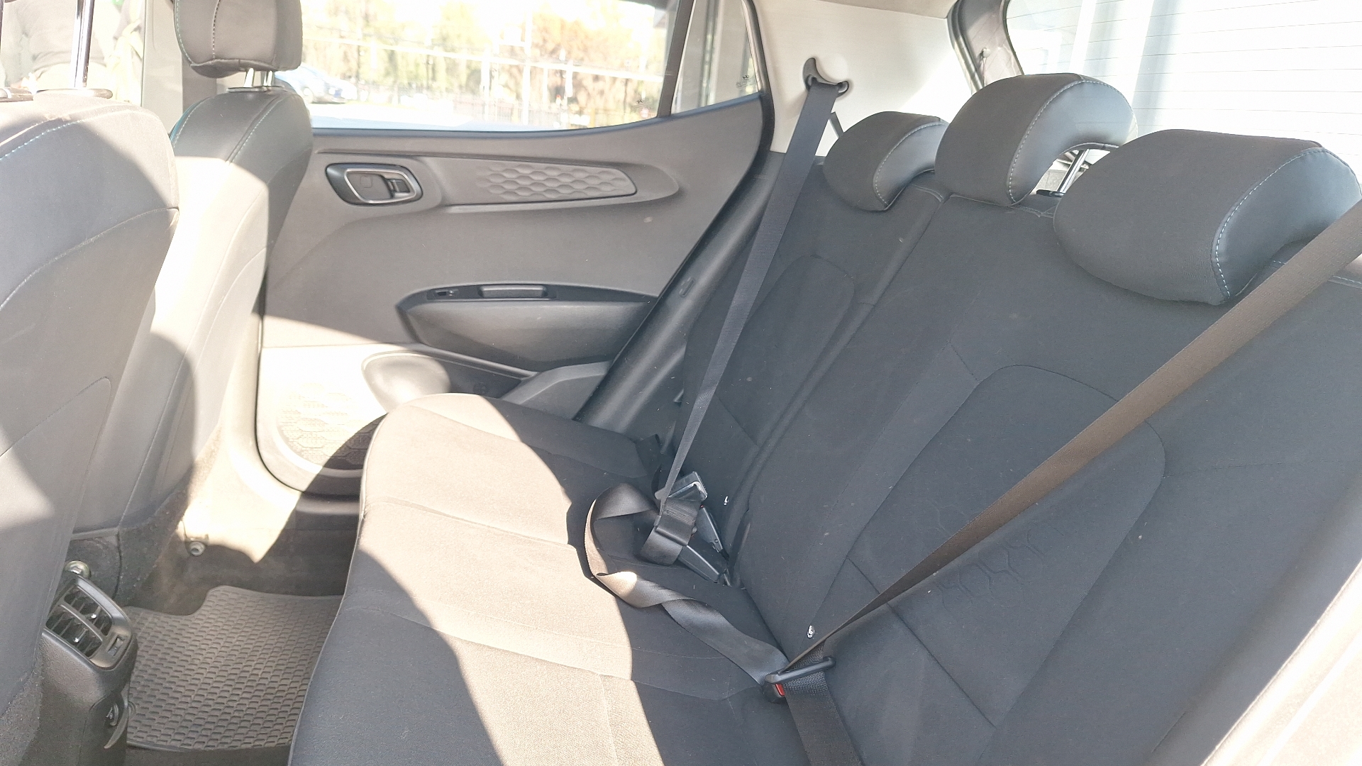 Hyundai Grand I10 — foto 13 de 15