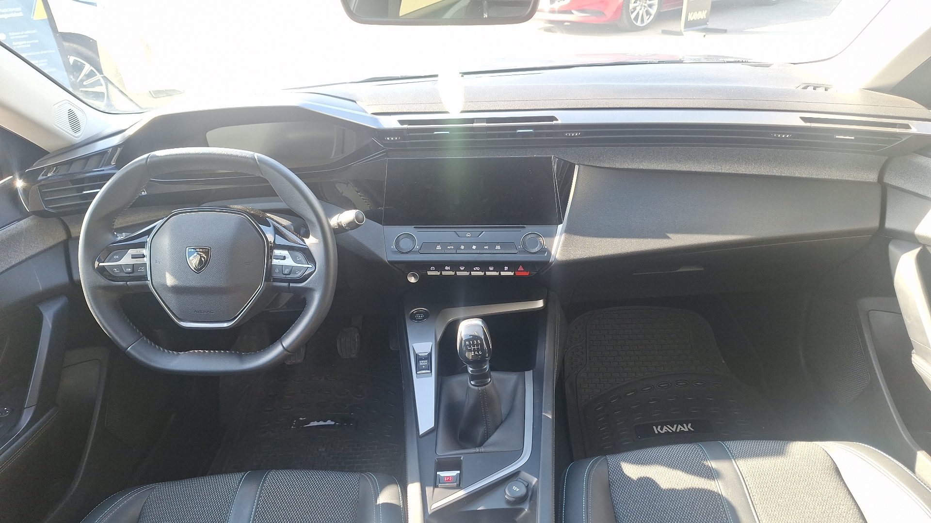 Peugeot 308 — foto 6 de 15