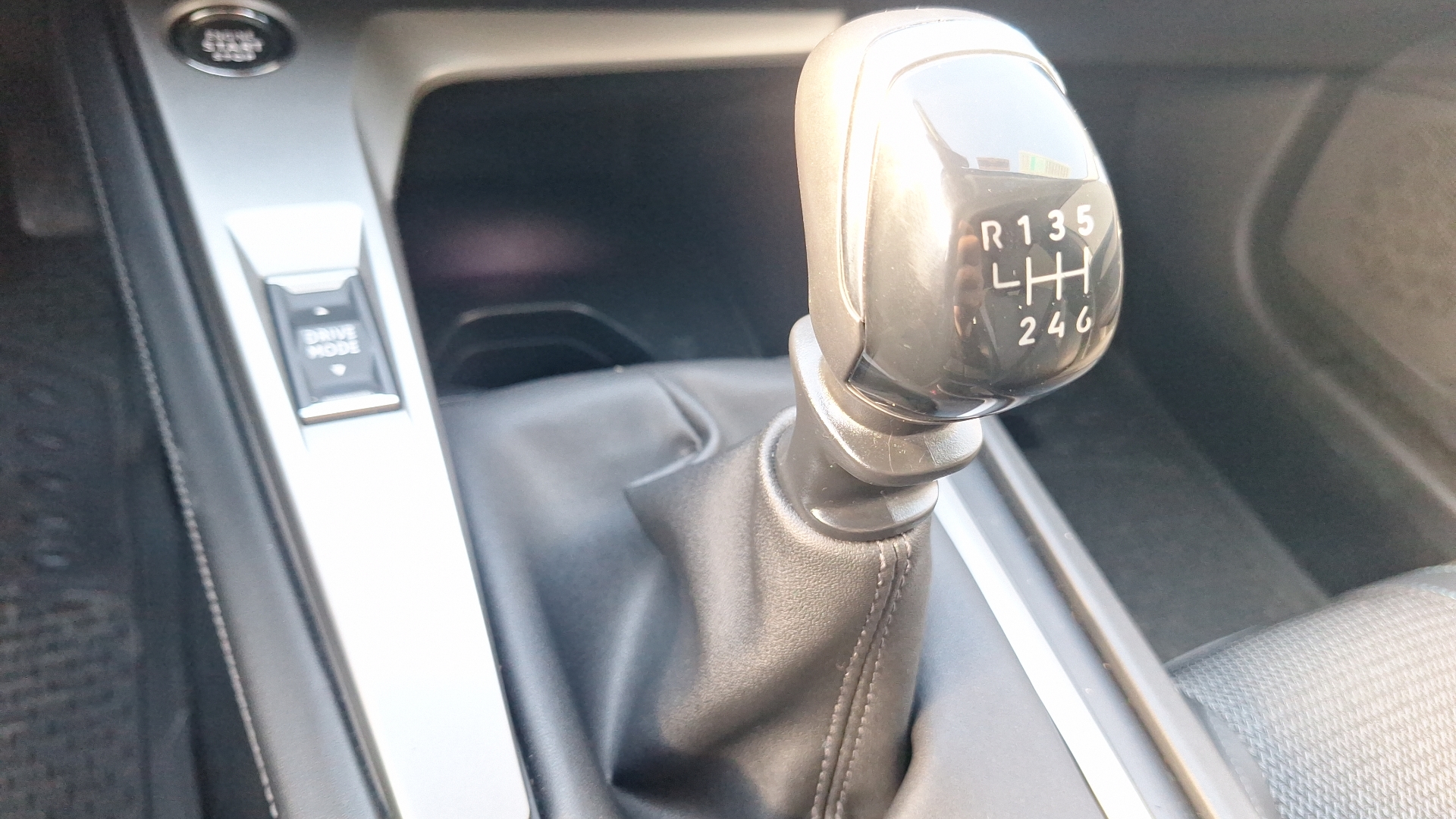 Peugeot 308 — foto 11 de 15