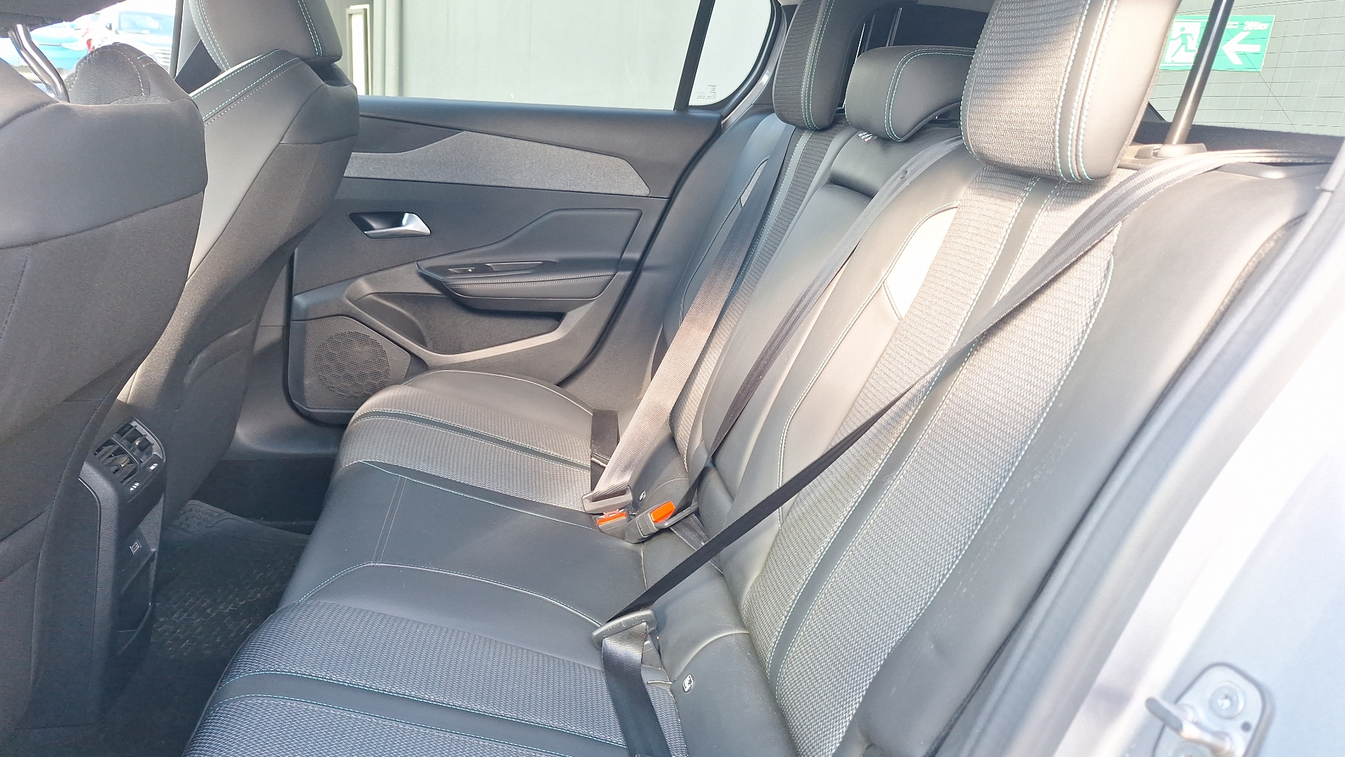 Peugeot 308 — foto 13 de 15