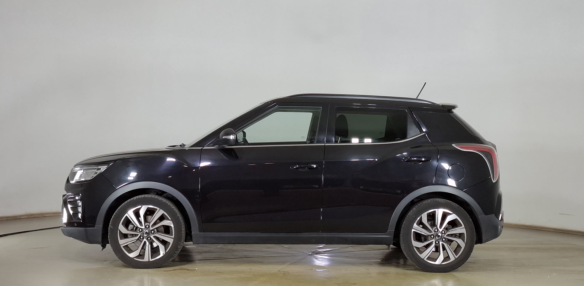 SsangYong Tivoli — foto 7 de 16