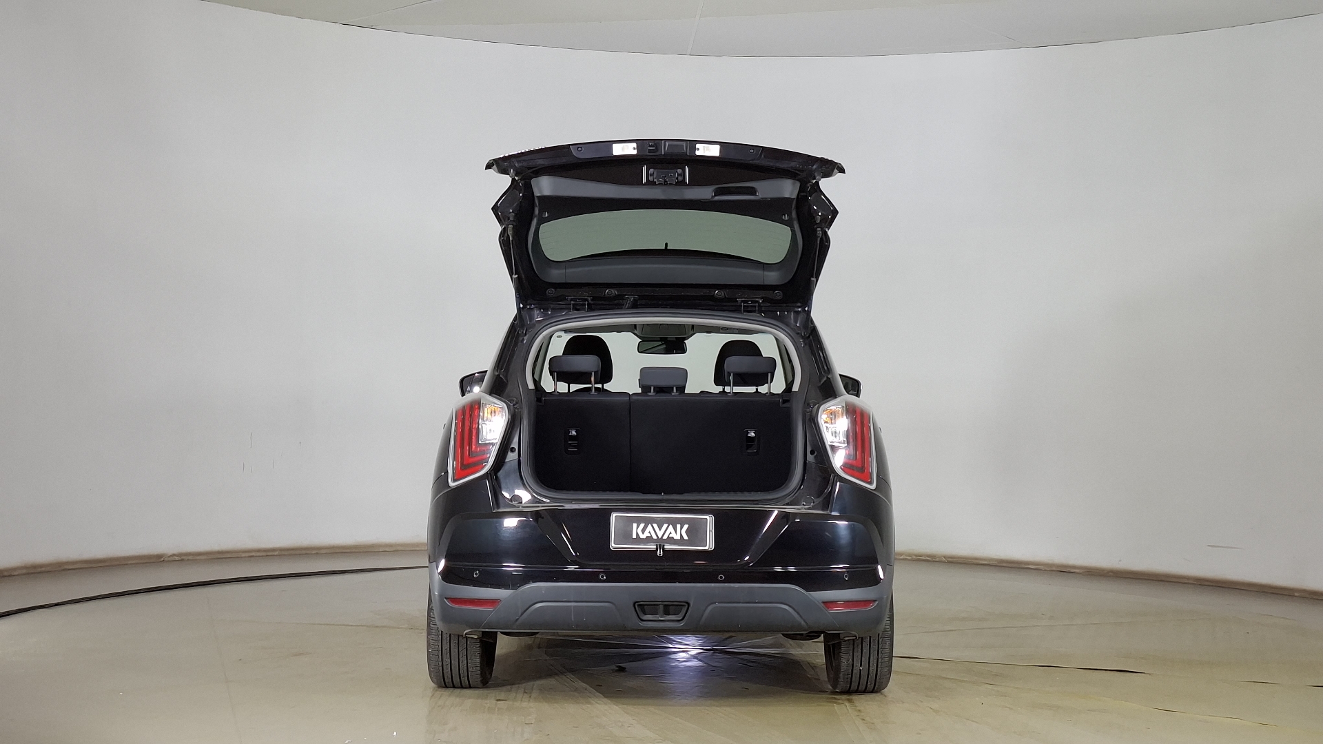 SsangYong Tivoli — foto 6 de 16