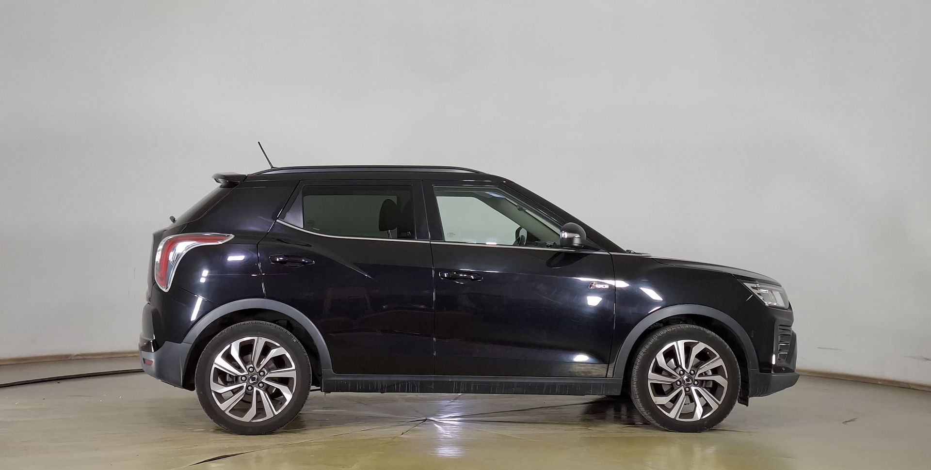 SsangYong Tivoli — foto 4 de 16