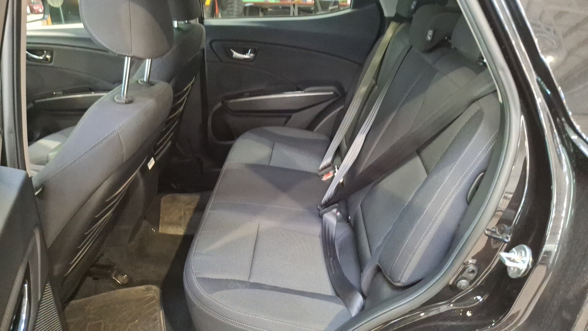 SsangYong Tivoli — foto 14 de 16