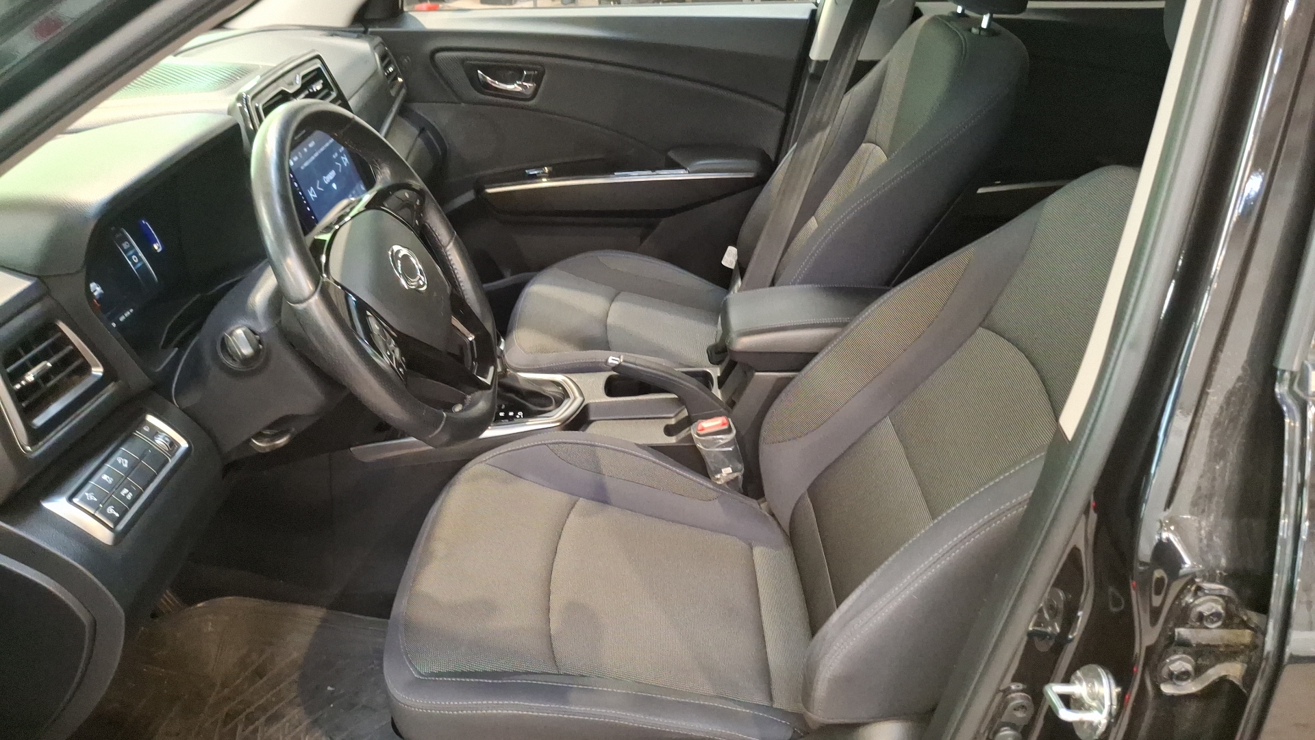 SsangYong Tivoli — foto 13 de 16