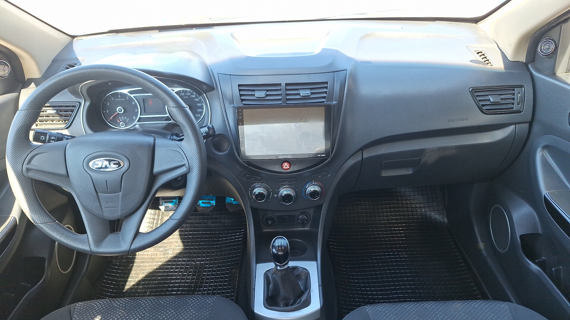 JAC J4 — foto 6 de 15