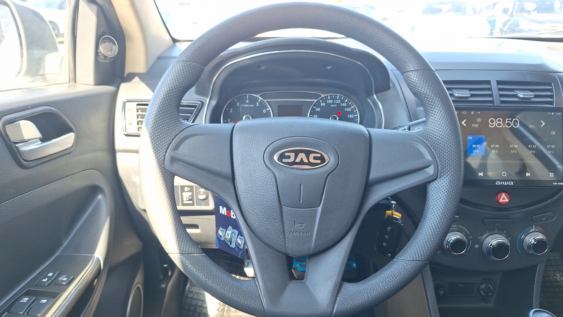 JAC J4 — foto 8 de 15