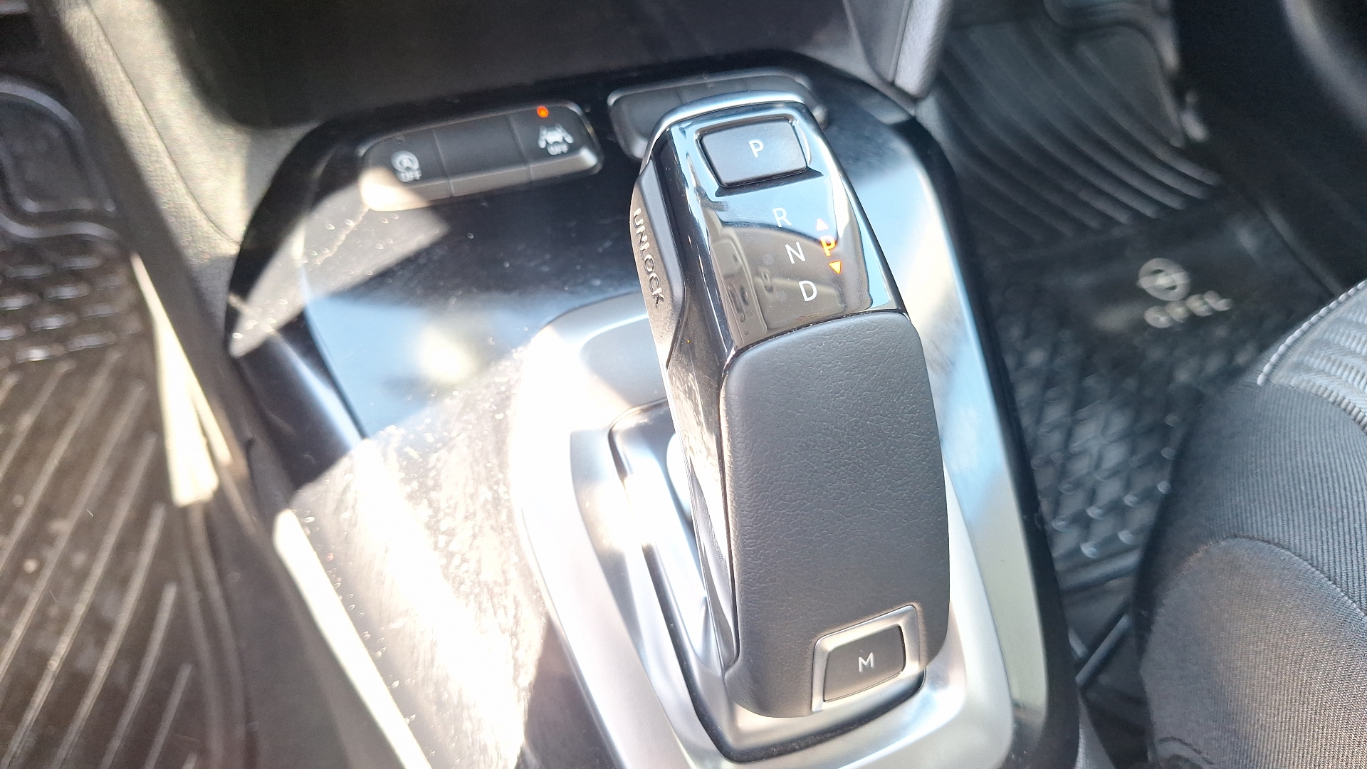 Opel Corsa — foto 11 de 15