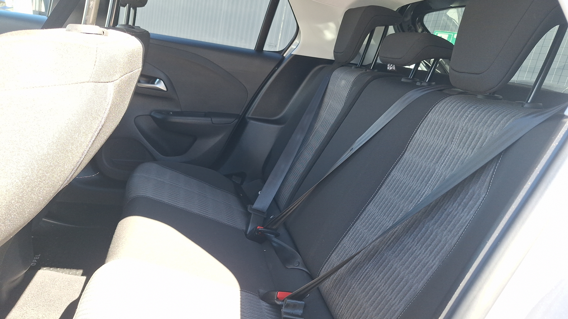 Opel Corsa — foto 13 de 15