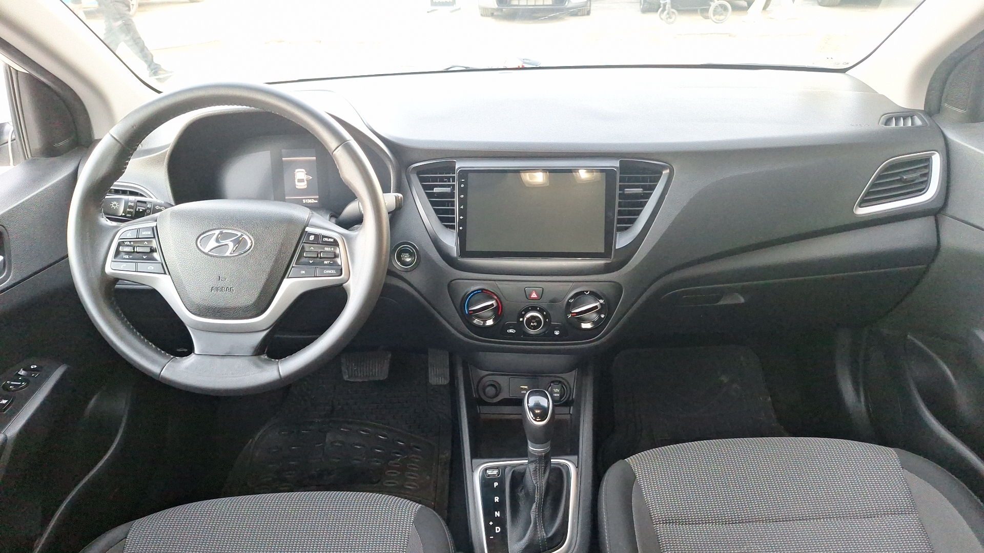 Hyundai Accent — foto 6 de 15