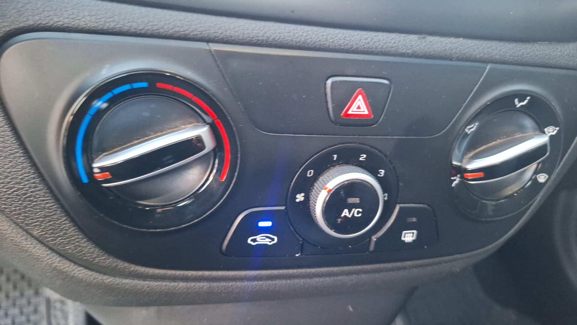 Hyundai Accent — foto 15 de 15