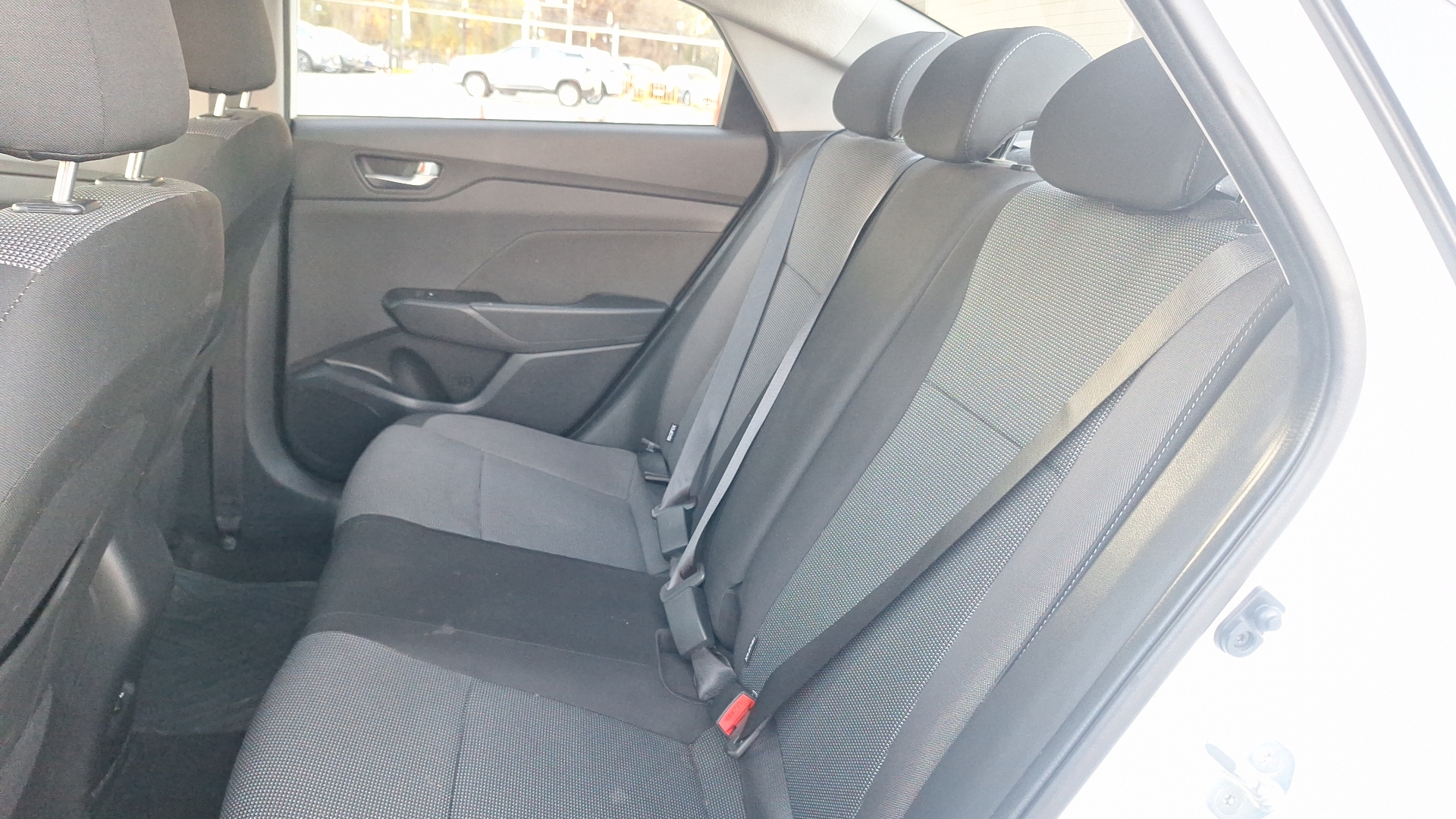 Hyundai Accent — foto 13 de 15