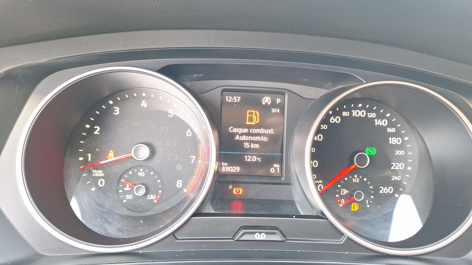 Volkswagen Tiguan — foto 9 de 15