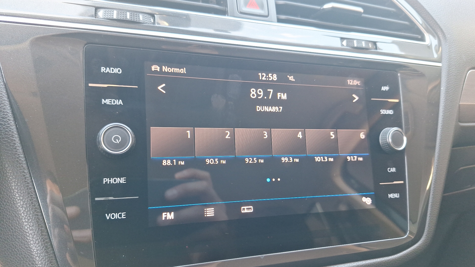 Volkswagen Tiguan — foto 10 de 15