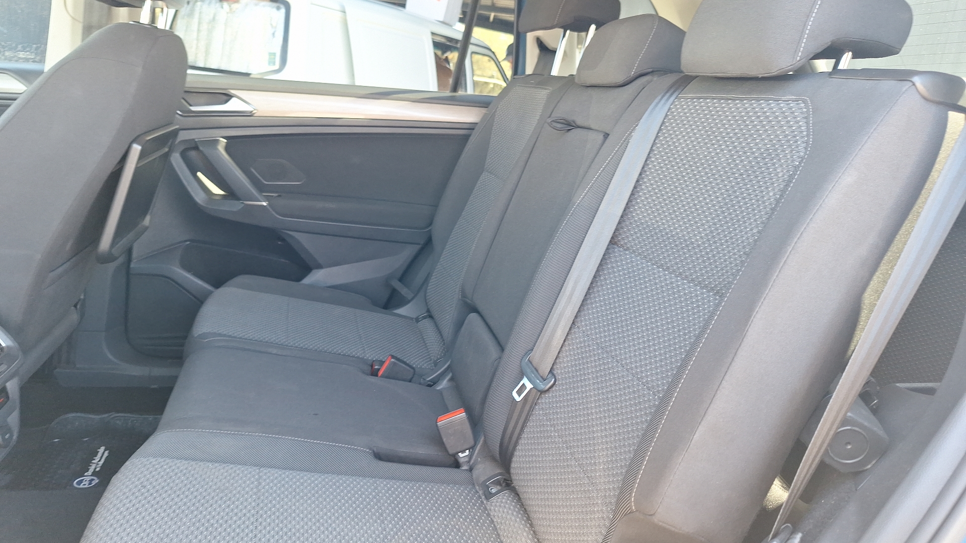 Volkswagen Tiguan — foto 13 de 15
