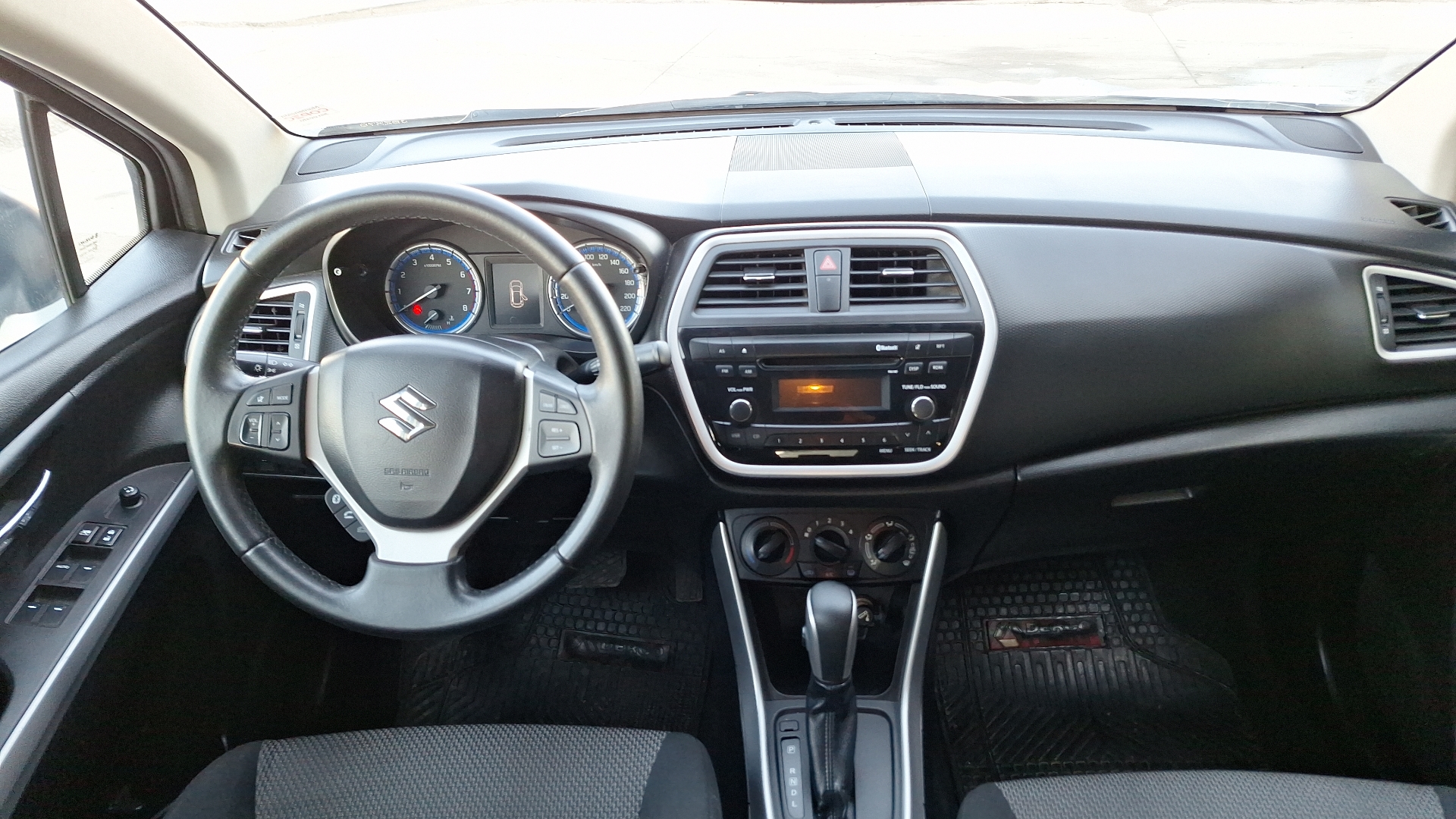 Suzuki S-Cross — foto 6 de 14