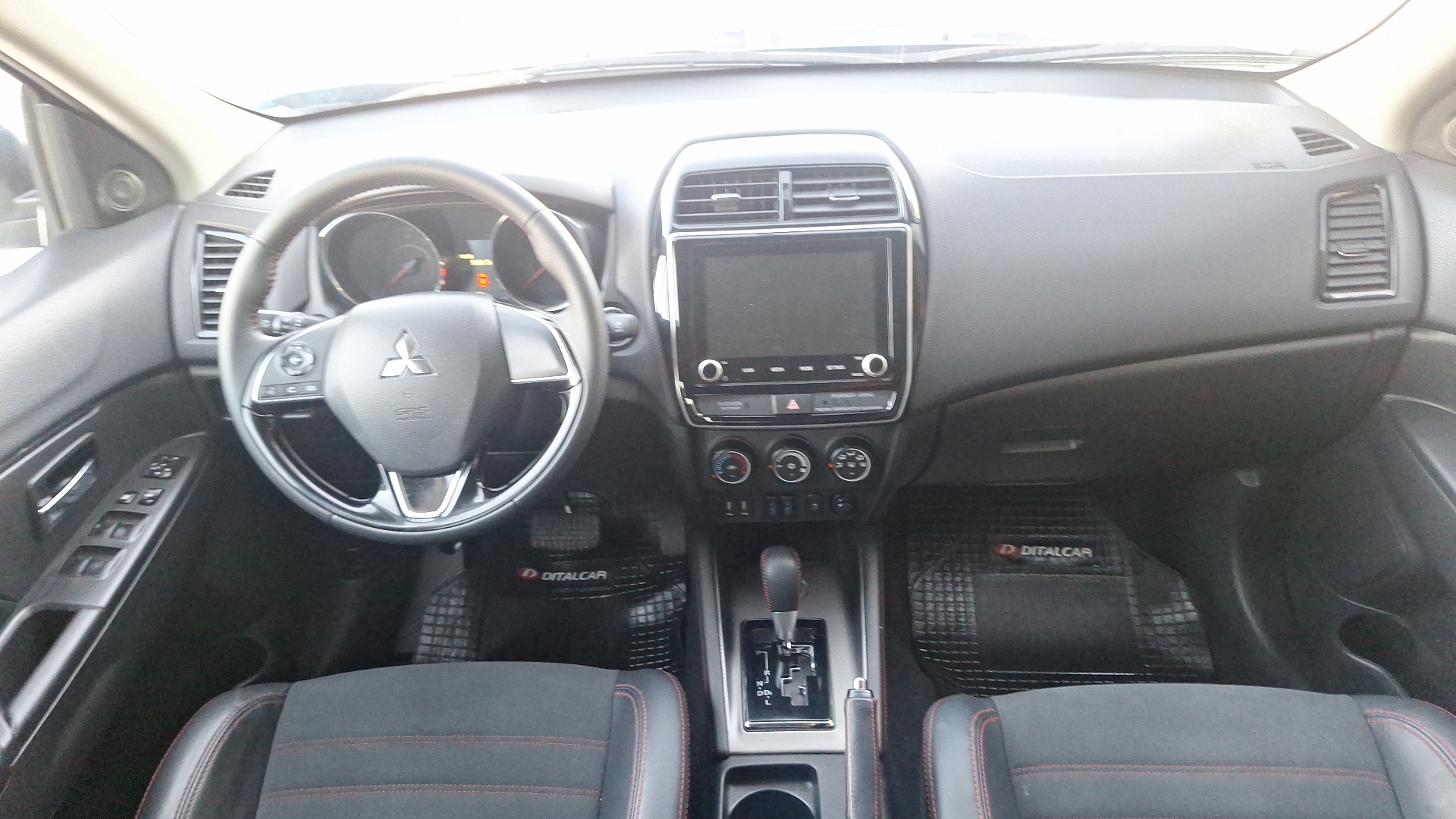 Mitsubishi Asx — foto 6 de 15