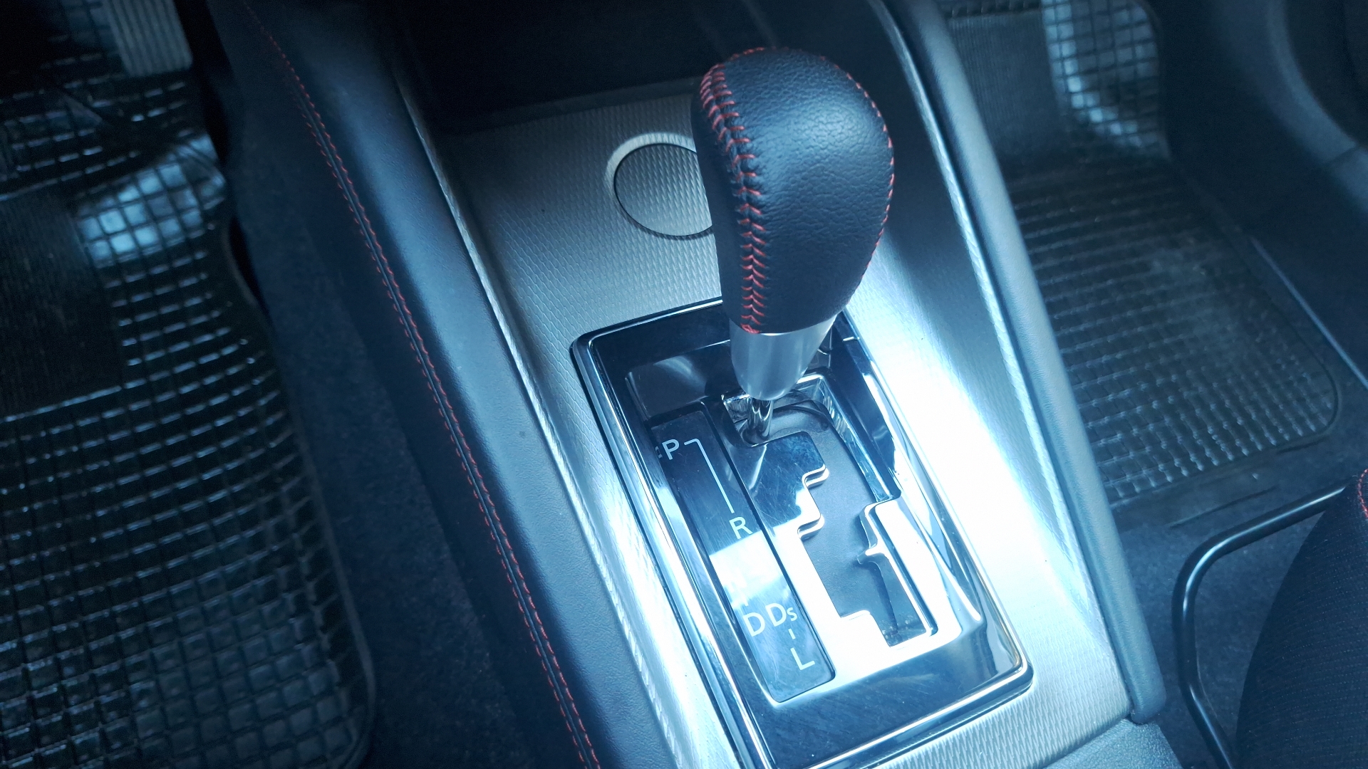 Mitsubishi Asx — foto 11 de 15