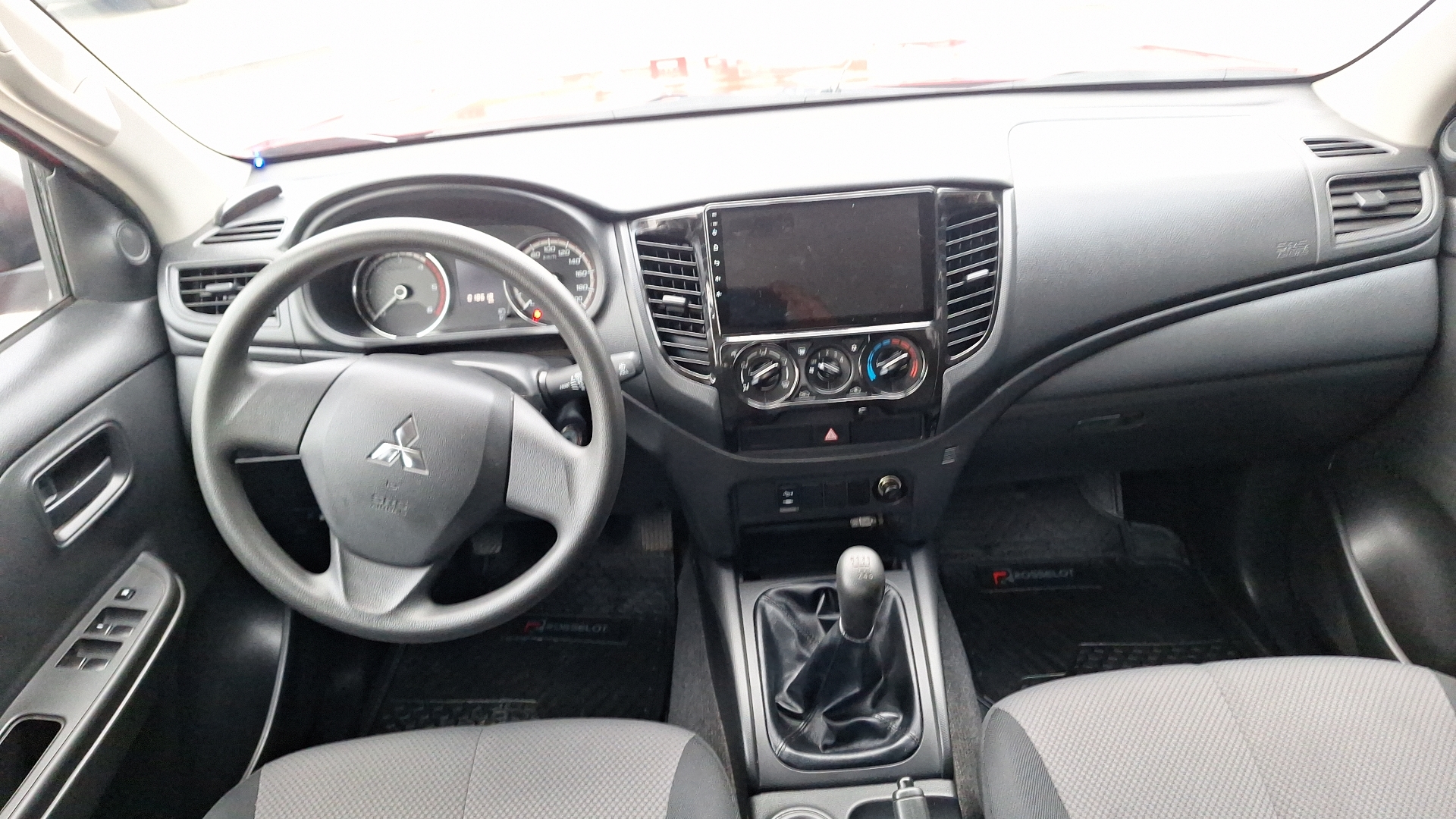 Mitsubishi L200 — foto 6 de 14