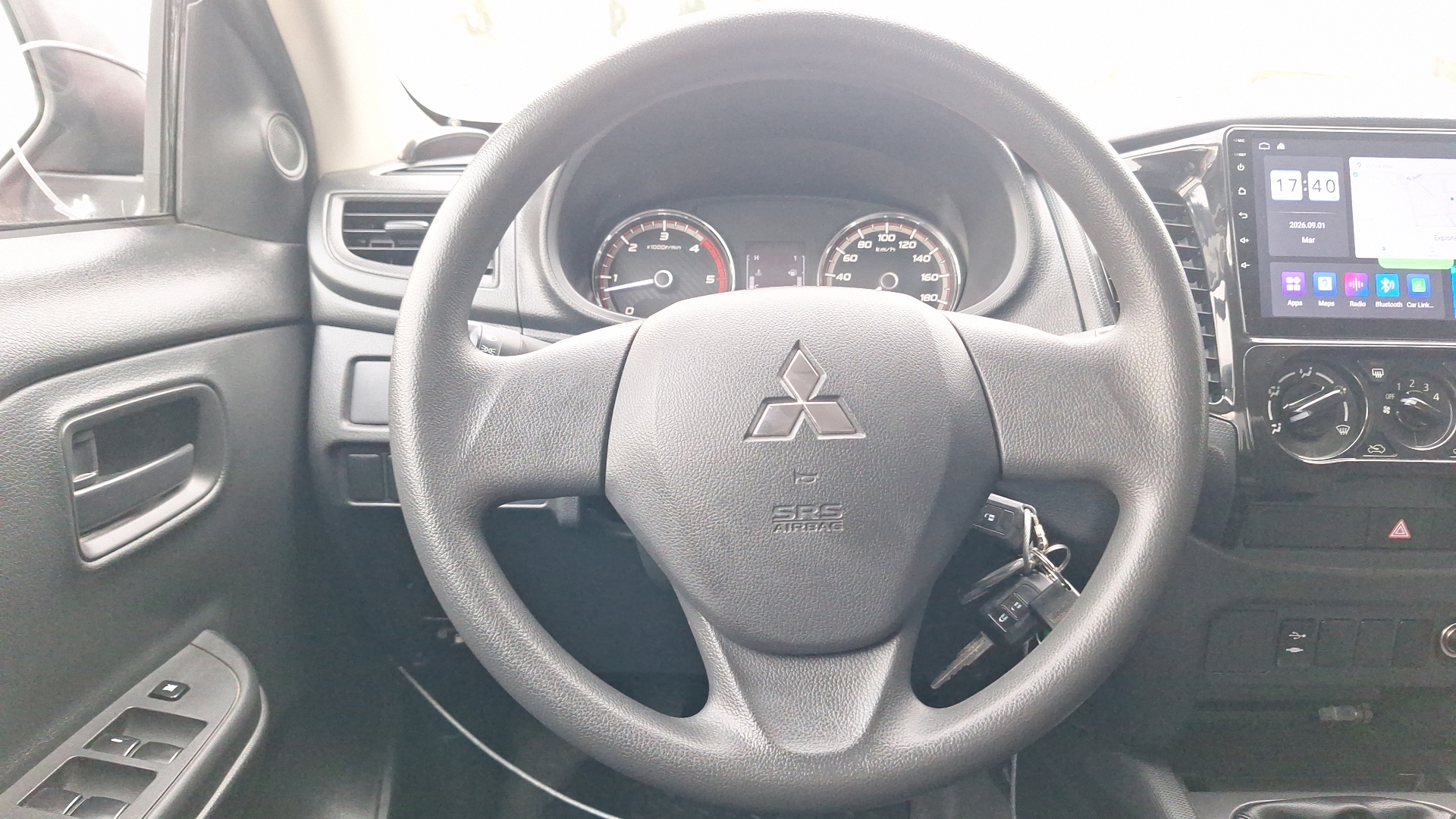 Mitsubishi L200 — foto 8 de 14