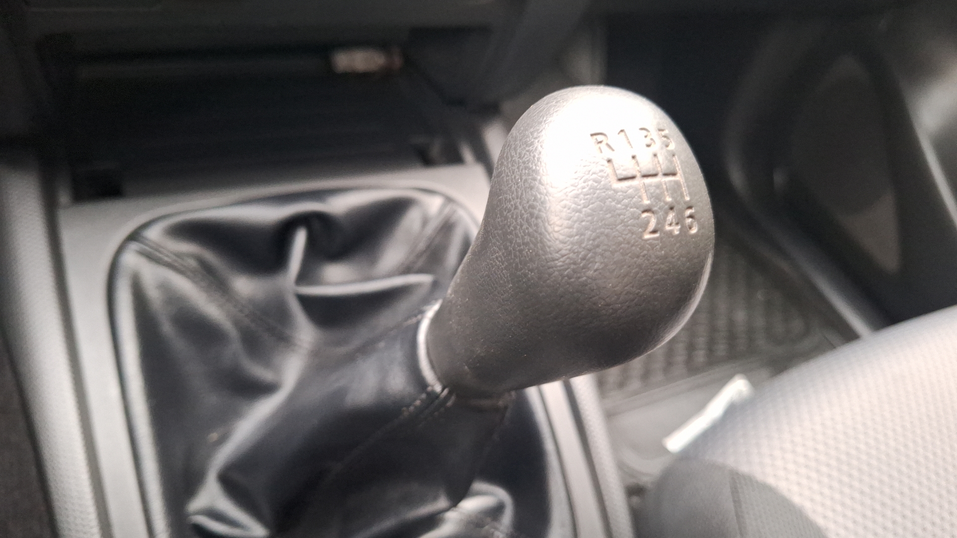 Mitsubishi L200 — foto 11 de 14