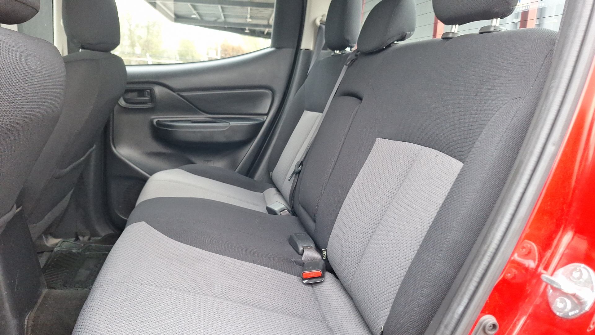 Mitsubishi L200 — foto 12 de 14