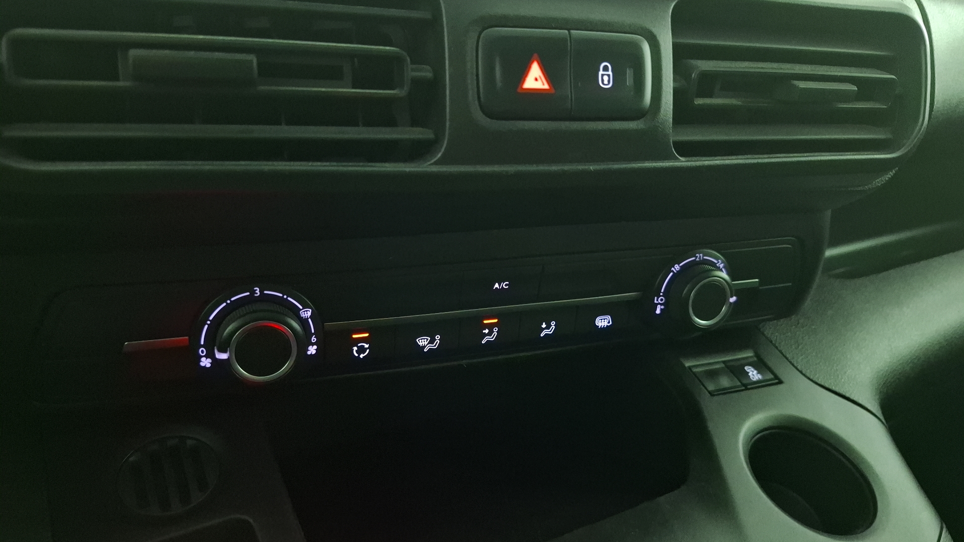 Opel Combo — foto 13 de 14