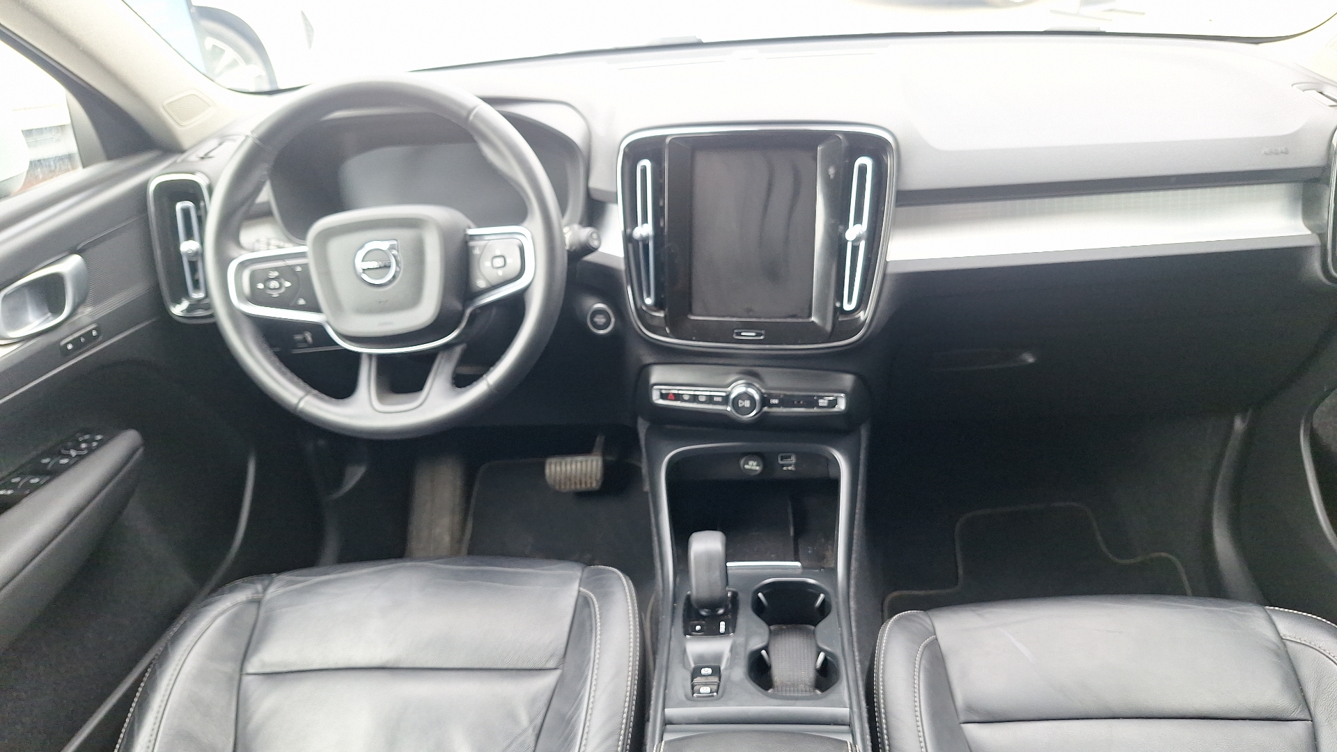 Volvo XC40 — foto 6 de 15