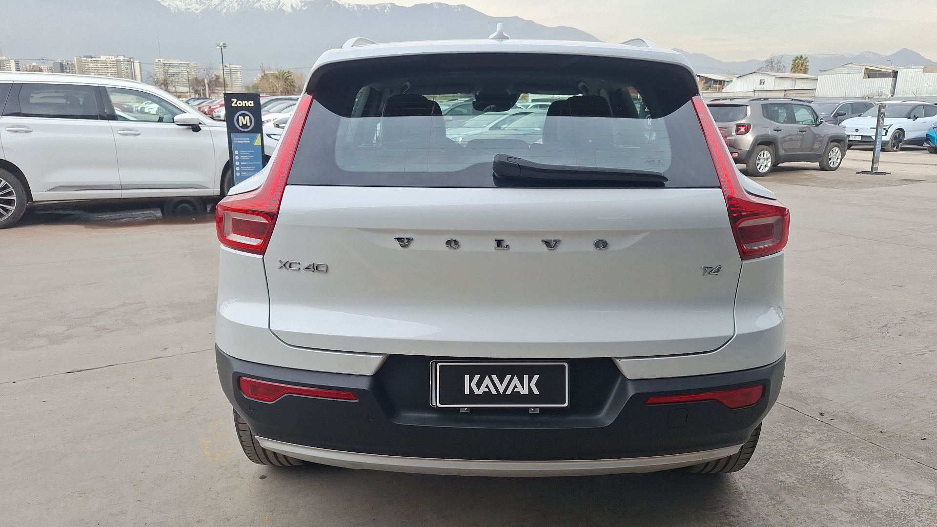 Volvo XC40 — foto 3 de 15