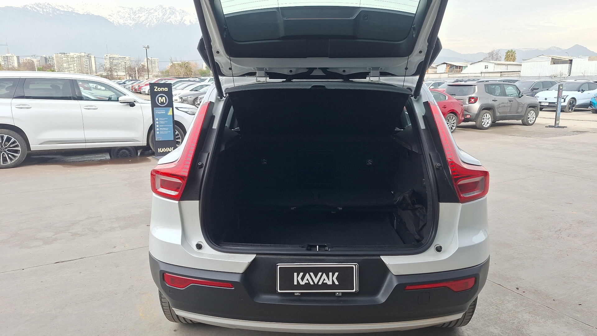 Volvo XC40 — foto 4 de 15