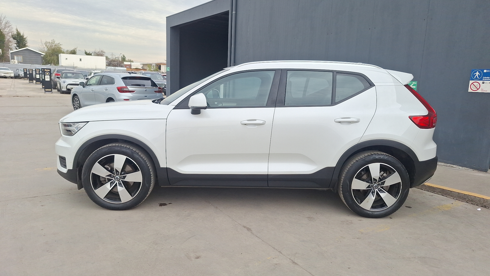 Volvo XC40 — foto 2 de 15
