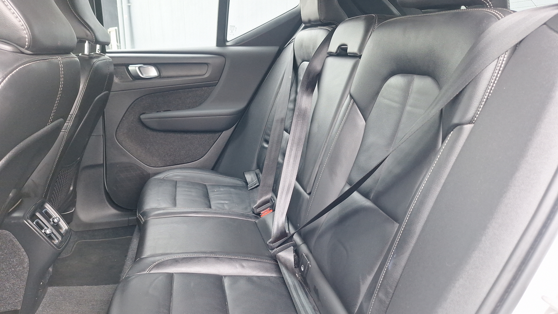 Volvo XC40 — foto 13 de 15