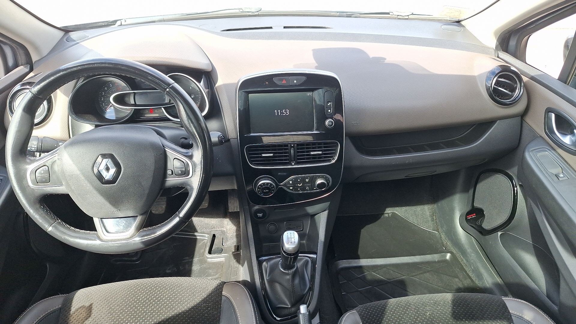 Renault Clio — foto 6 de 16