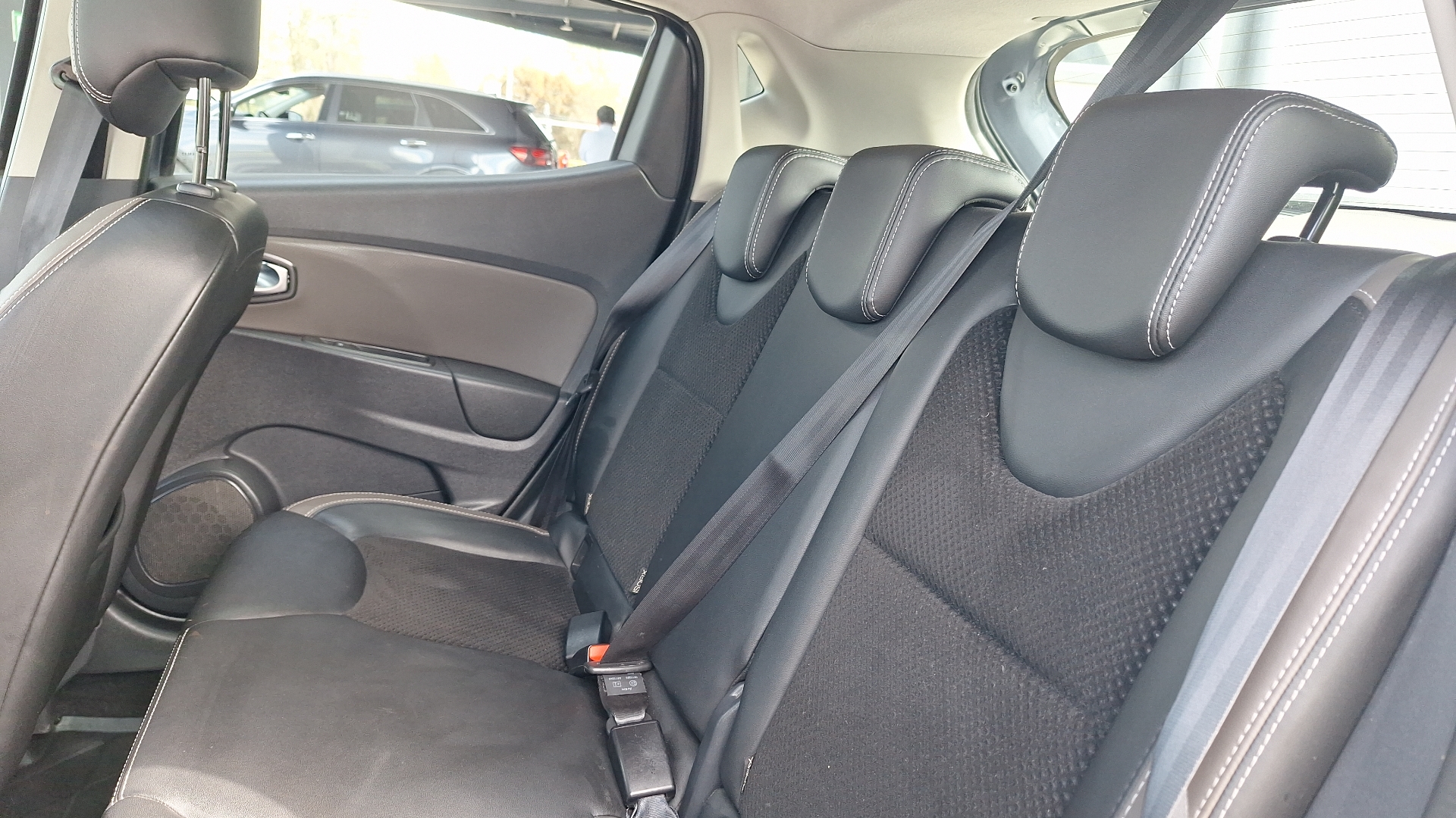 Renault Clio — foto 14 de 16