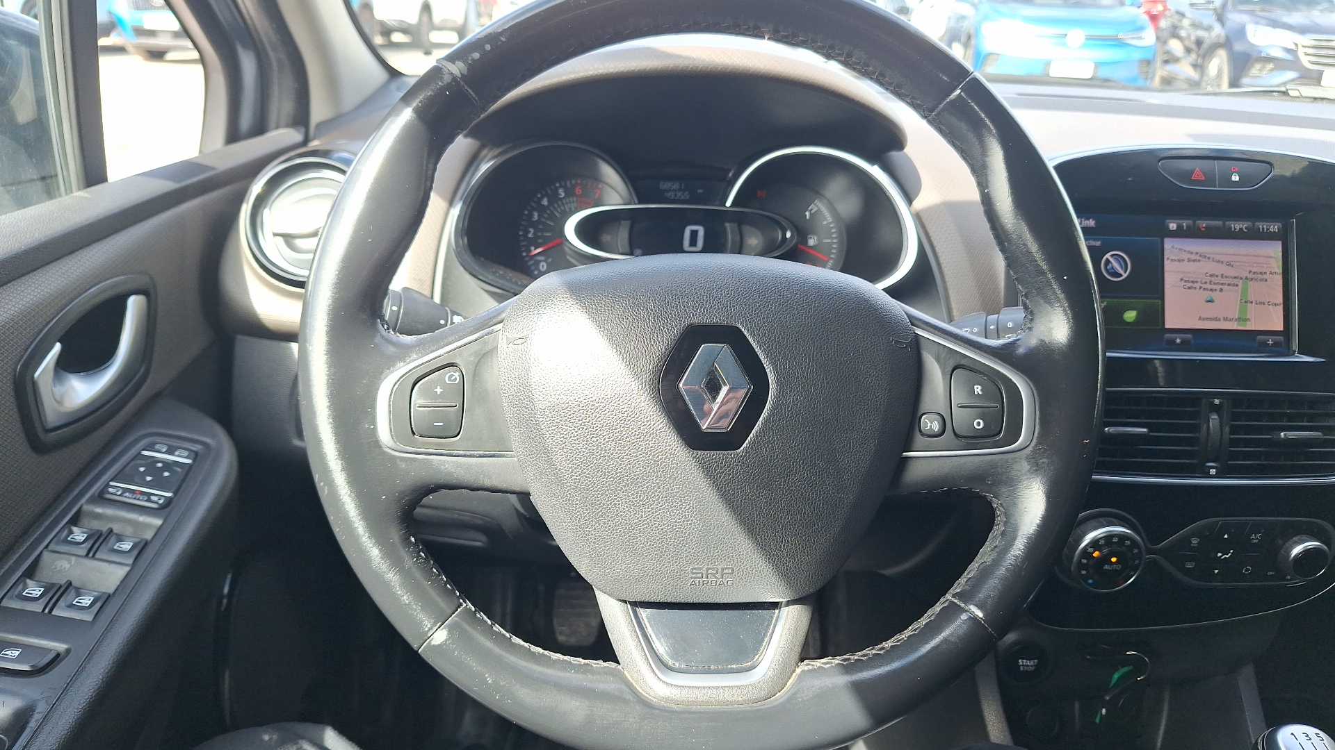 Renault Clio — foto 8 de 16