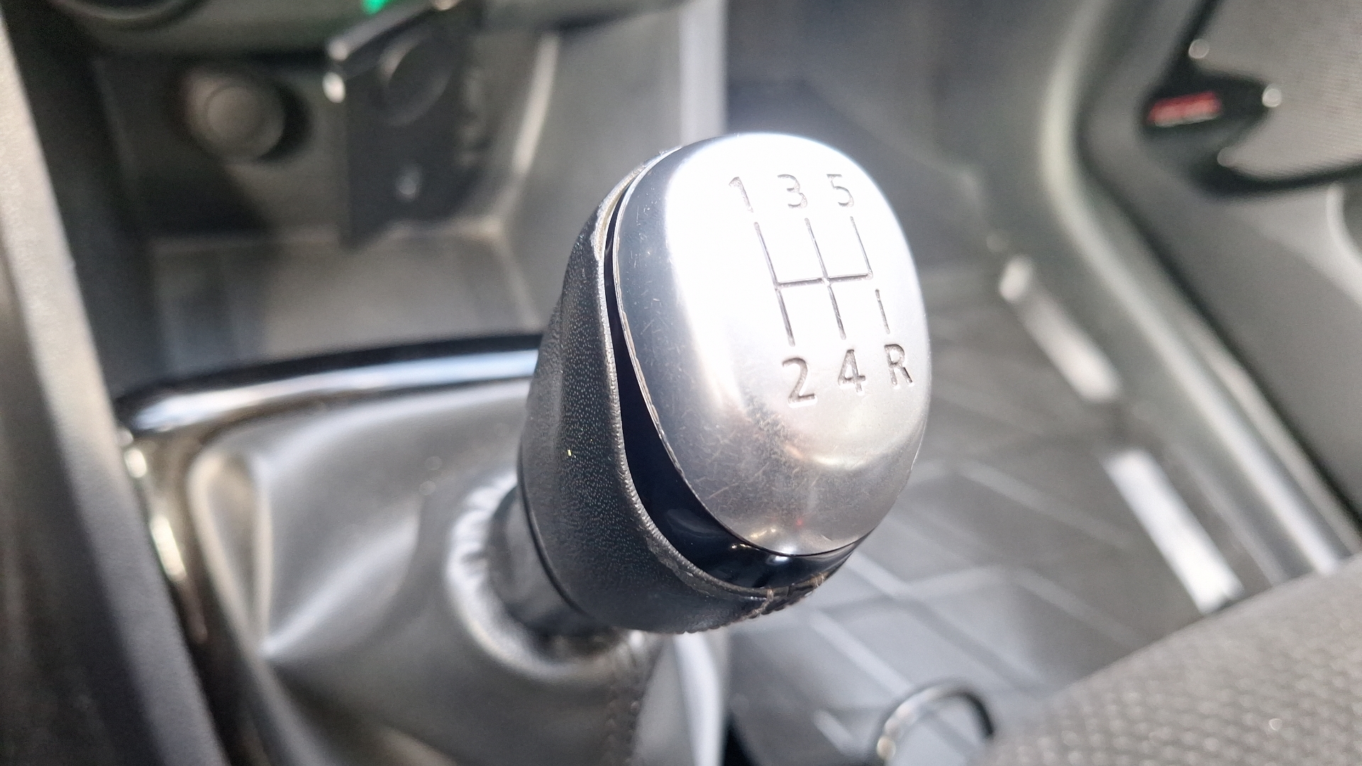 Renault Clio — foto 11 de 16