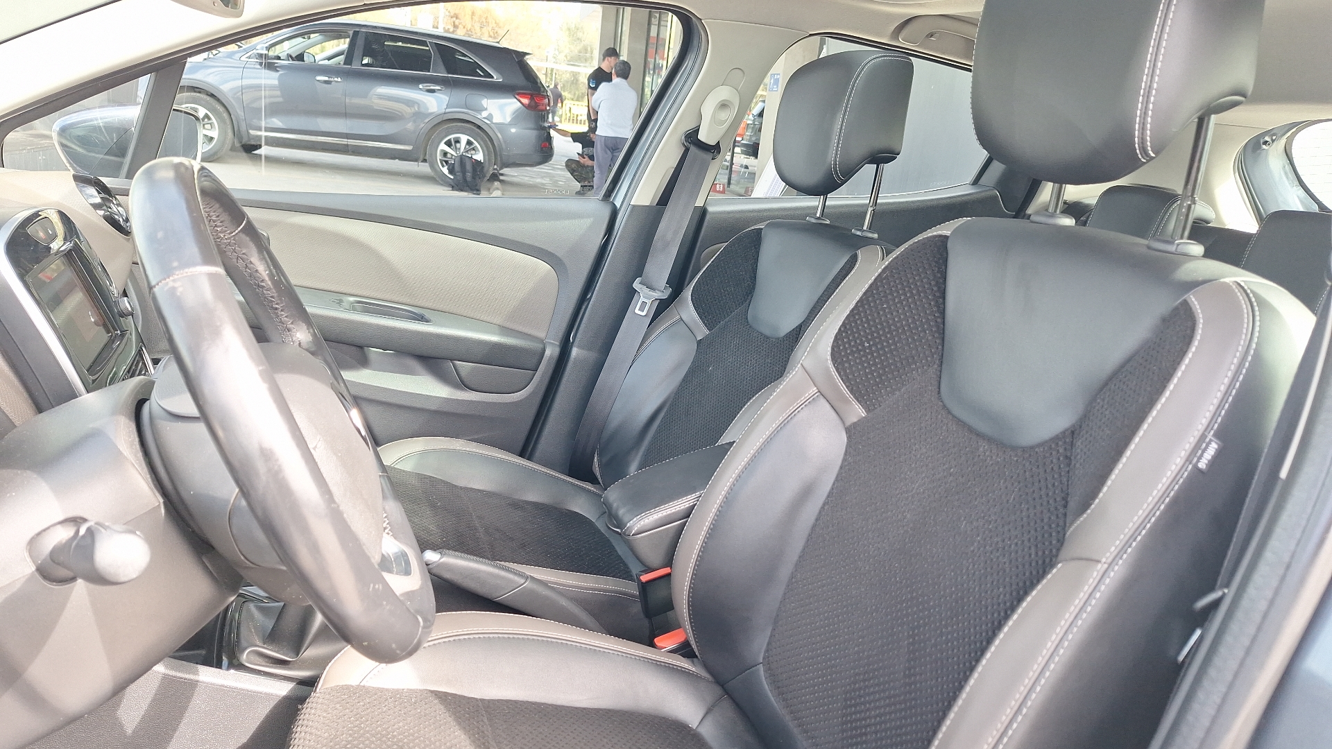 Renault Clio — foto 15 de 16
