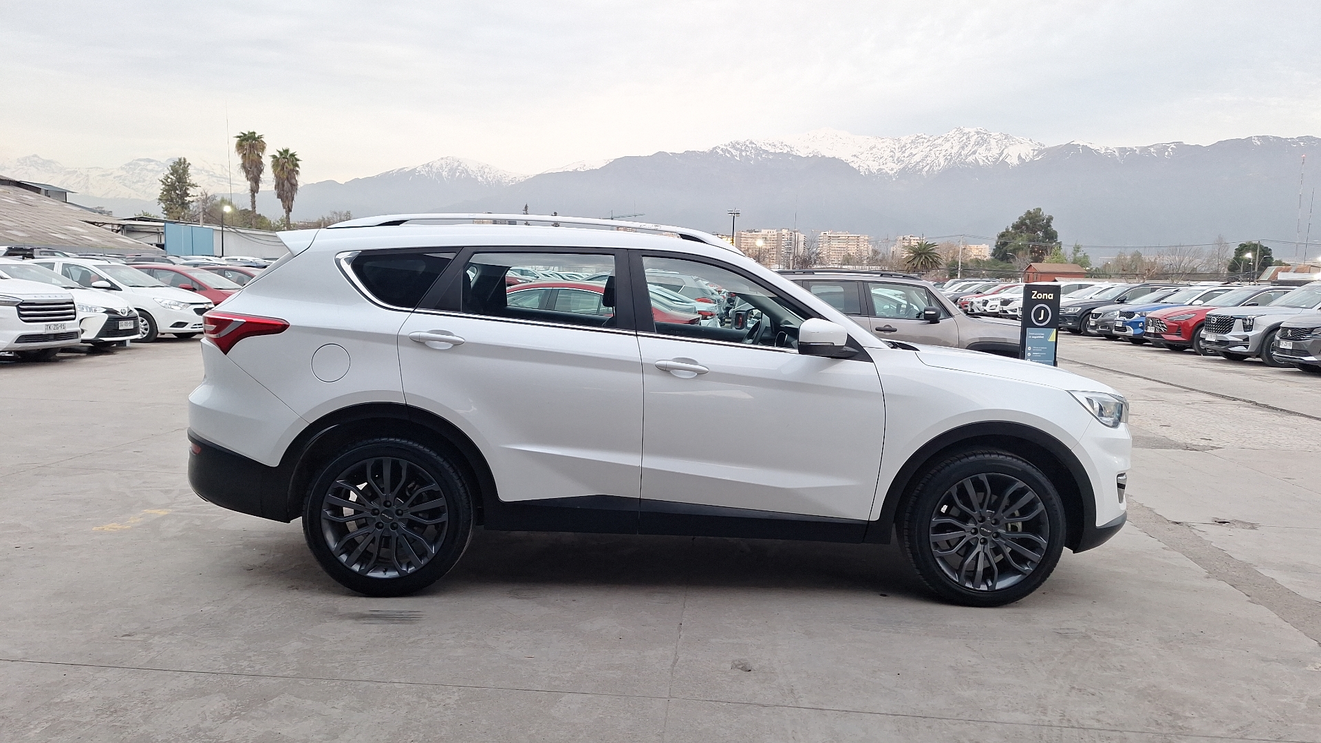 Jetour X70 — foto 5 de 16