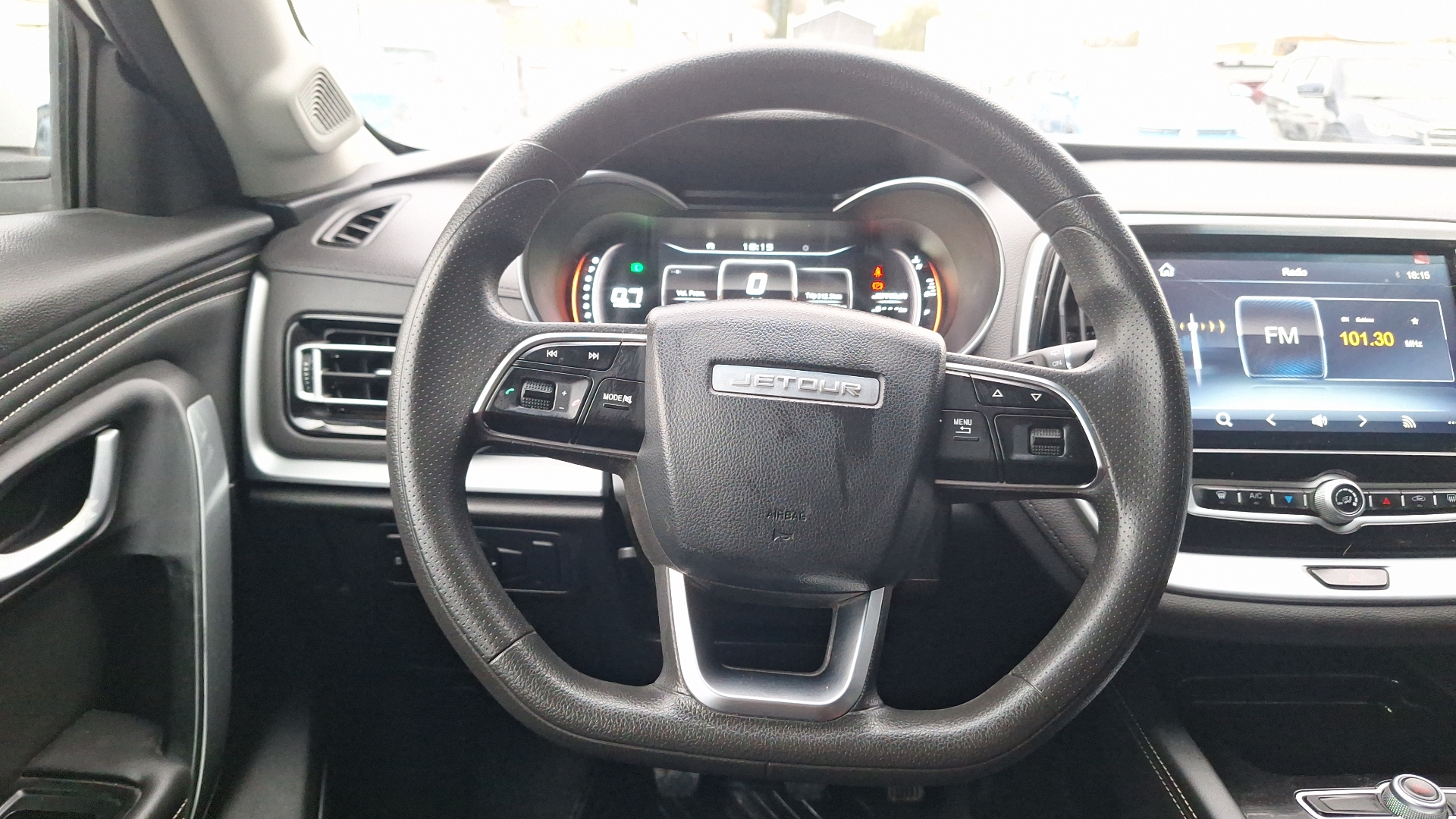 Jetour X70 — foto 8 de 16