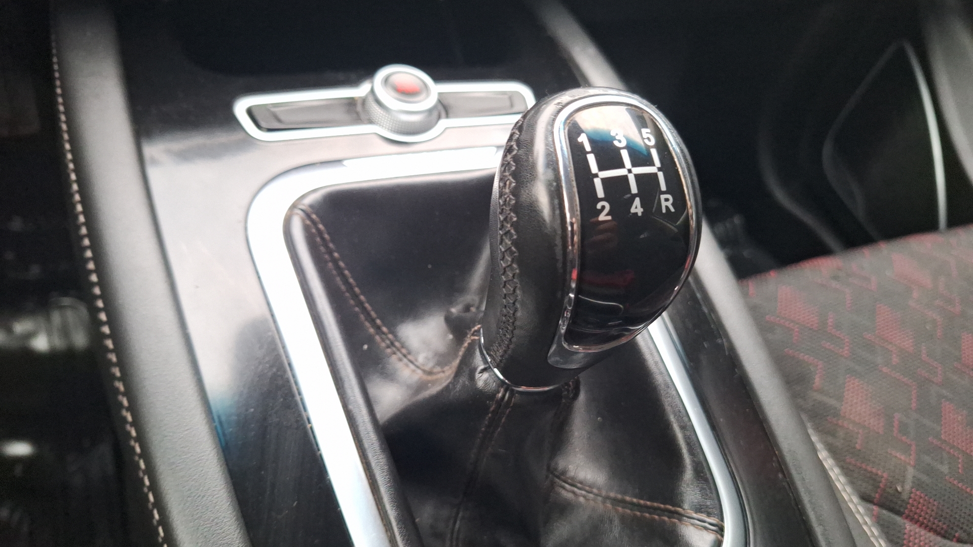 Jetour X70 — foto 11 de 16