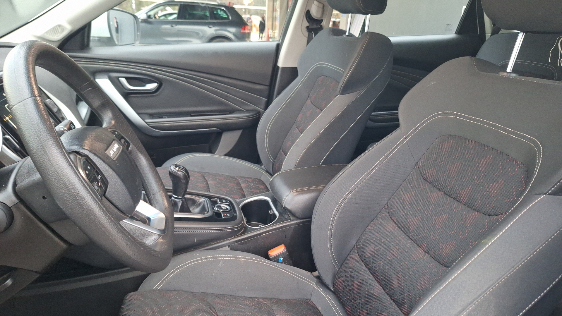 Jetour X70 — foto 15 de 16