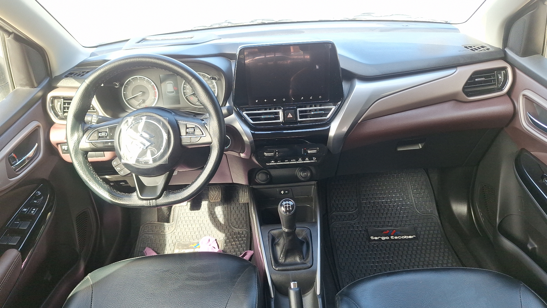Suzuki Fronx — foto 6 de 15