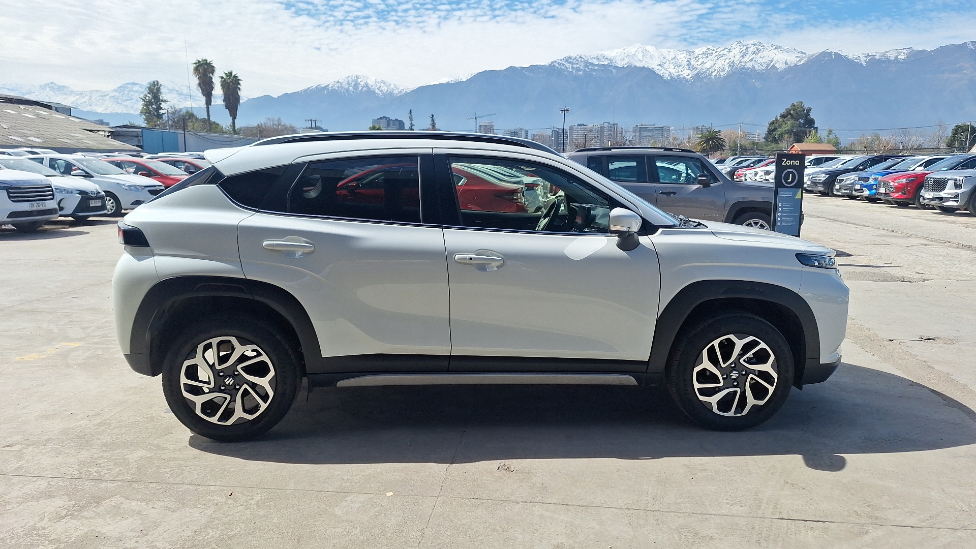 Suzuki Fronx — foto 5 de 15