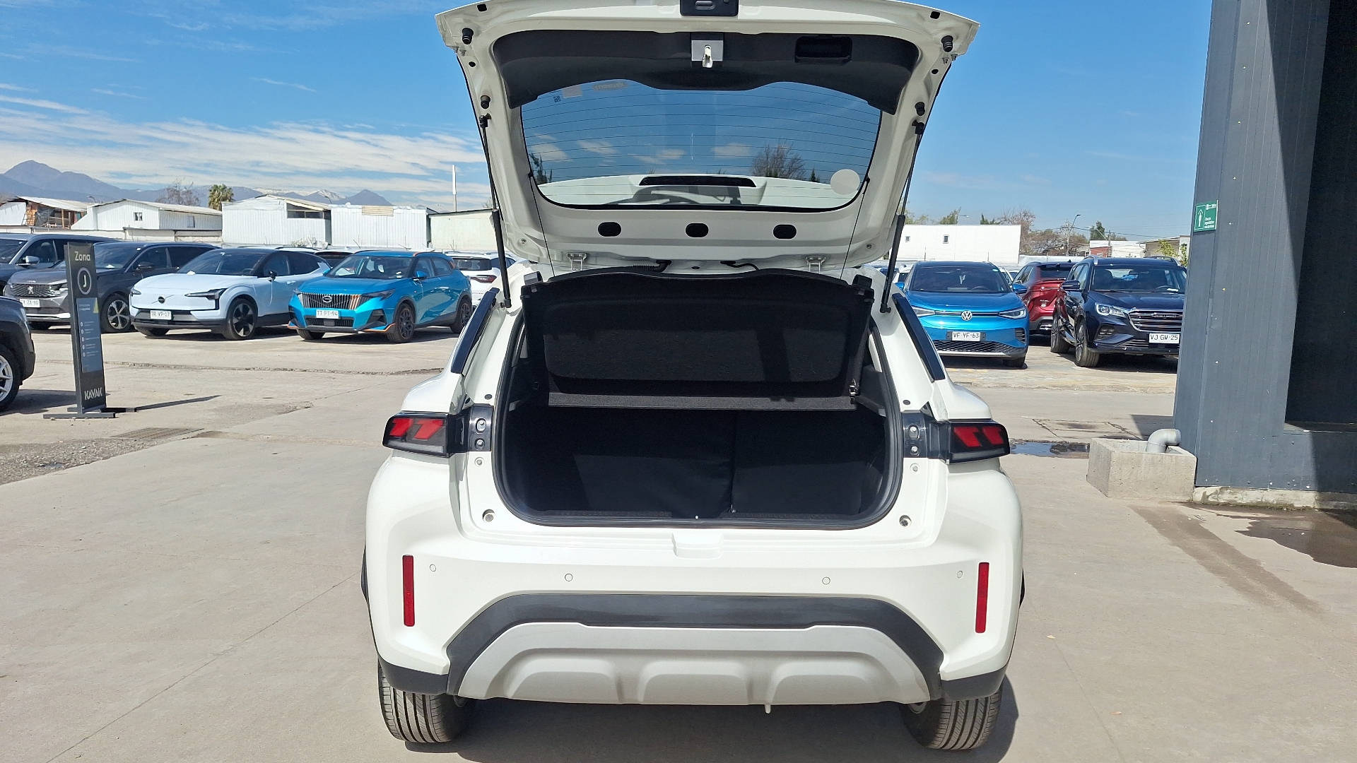 Suzuki Fronx — foto 4 de 15