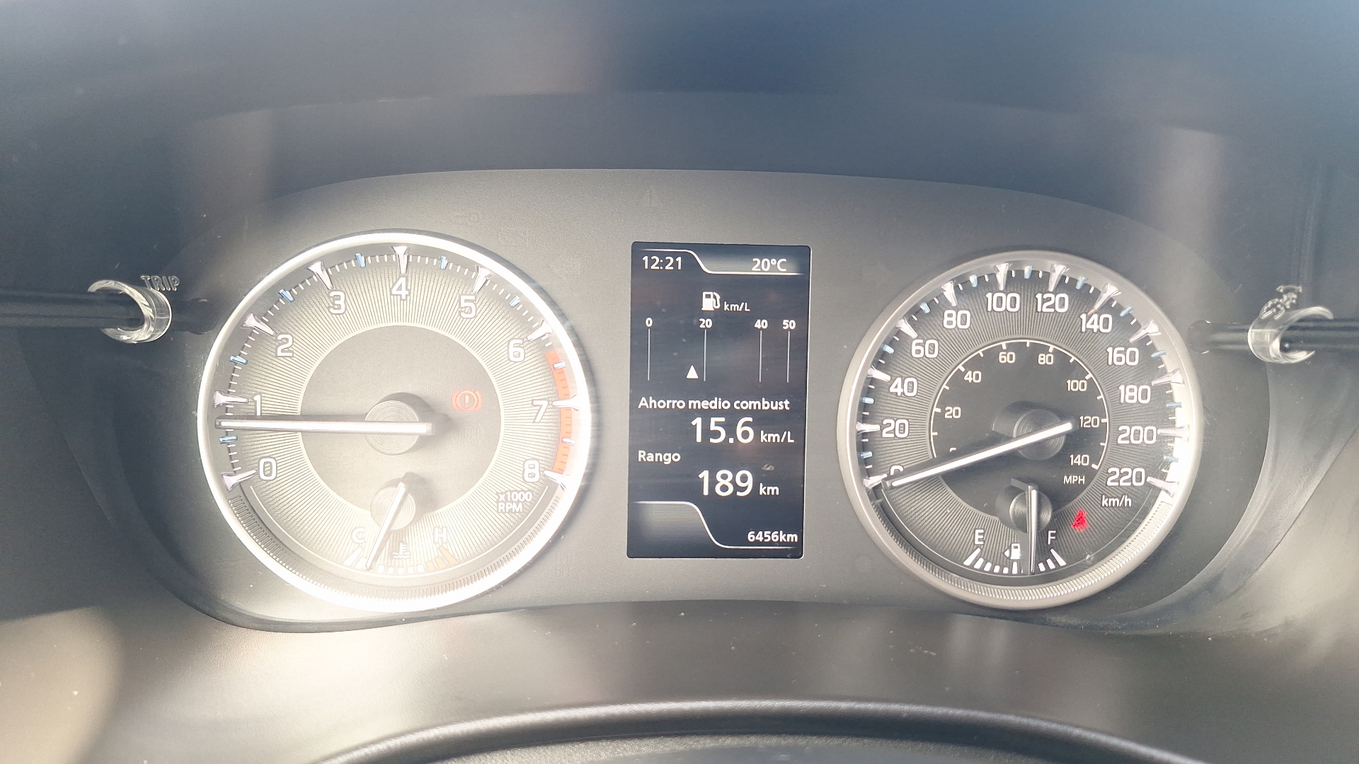 Suzuki Fronx — foto 9 de 15