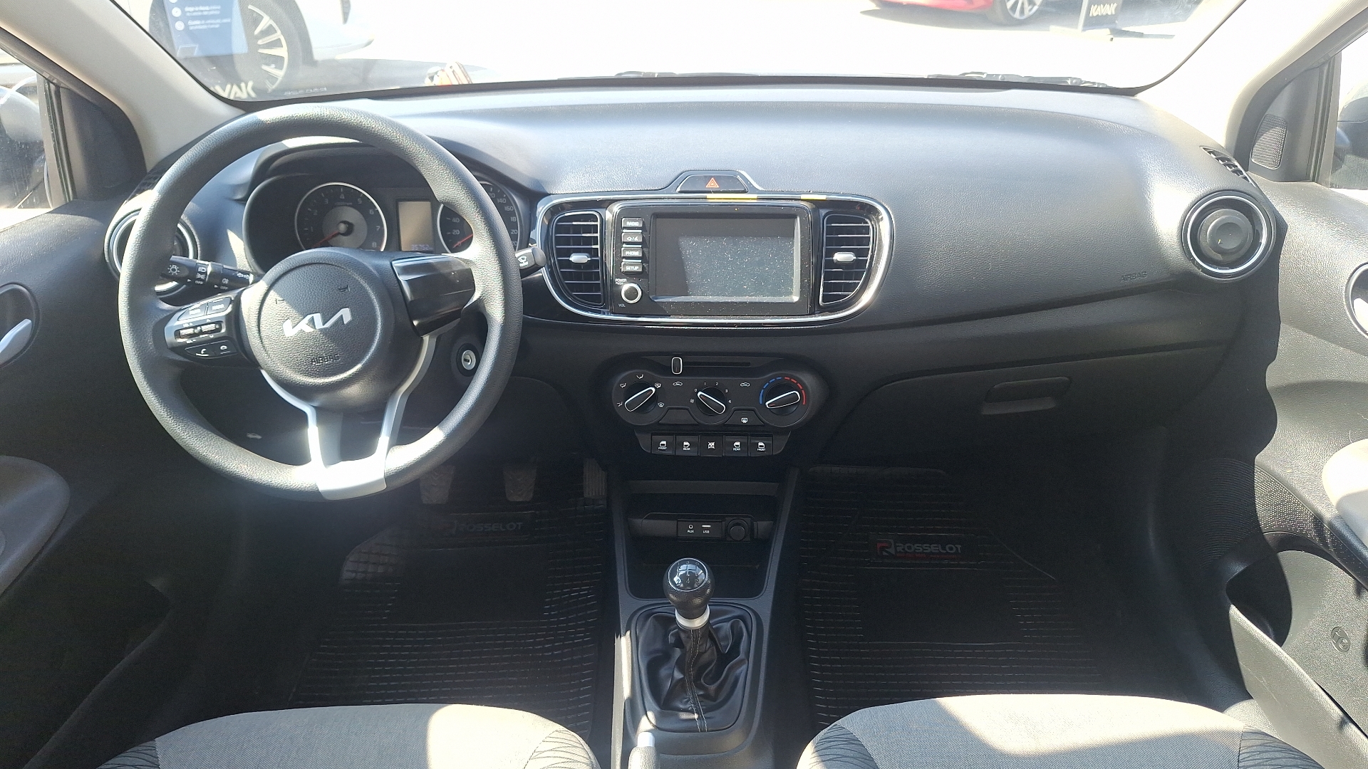 KIA Soluto — foto 6 de 15