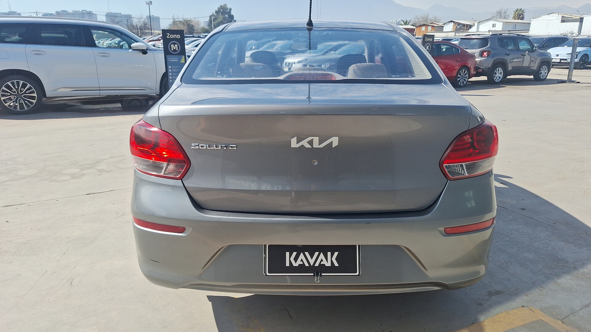 KIA Soluto — foto 3 de 15