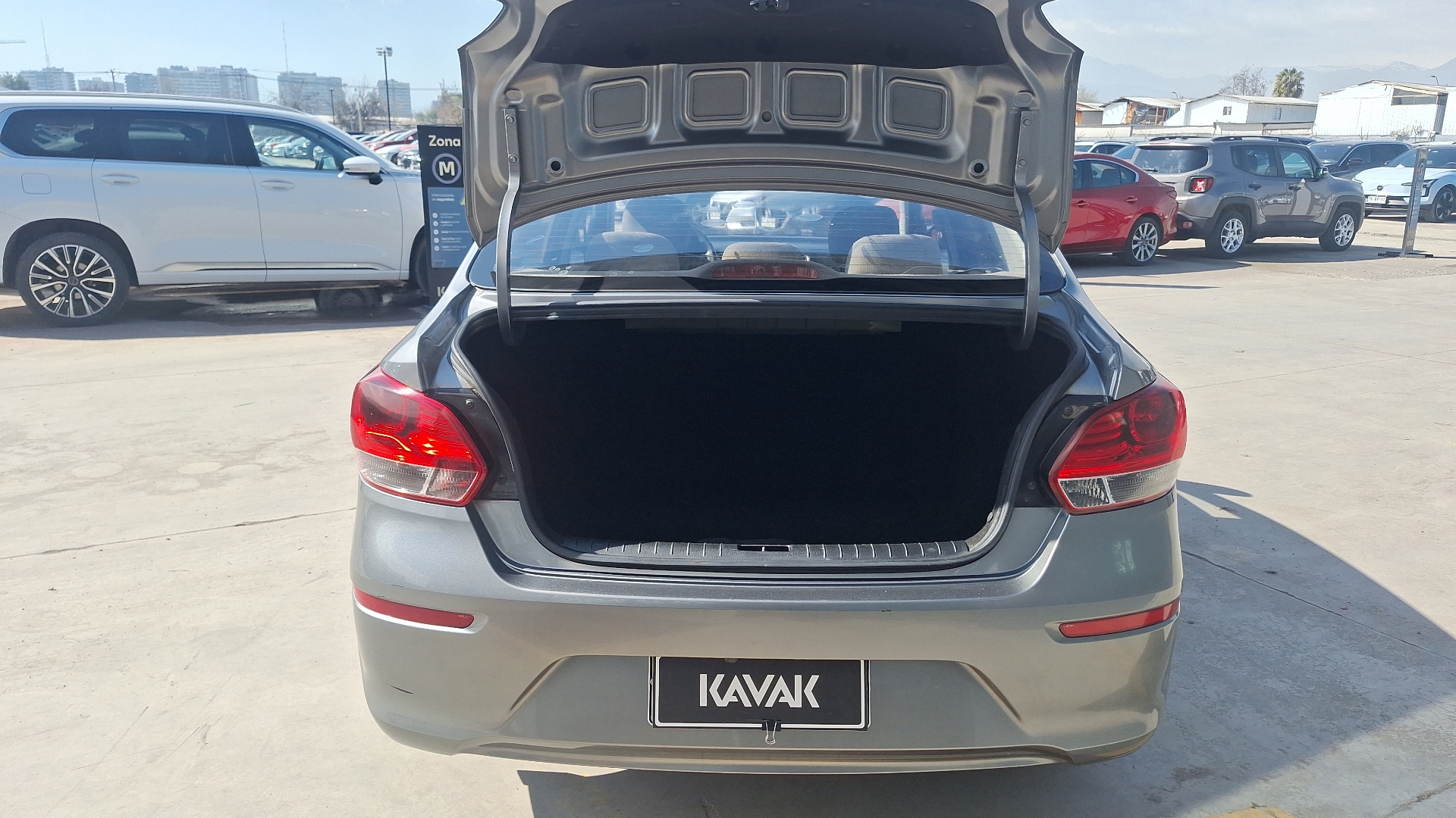 KIA Soluto — foto 4 de 15