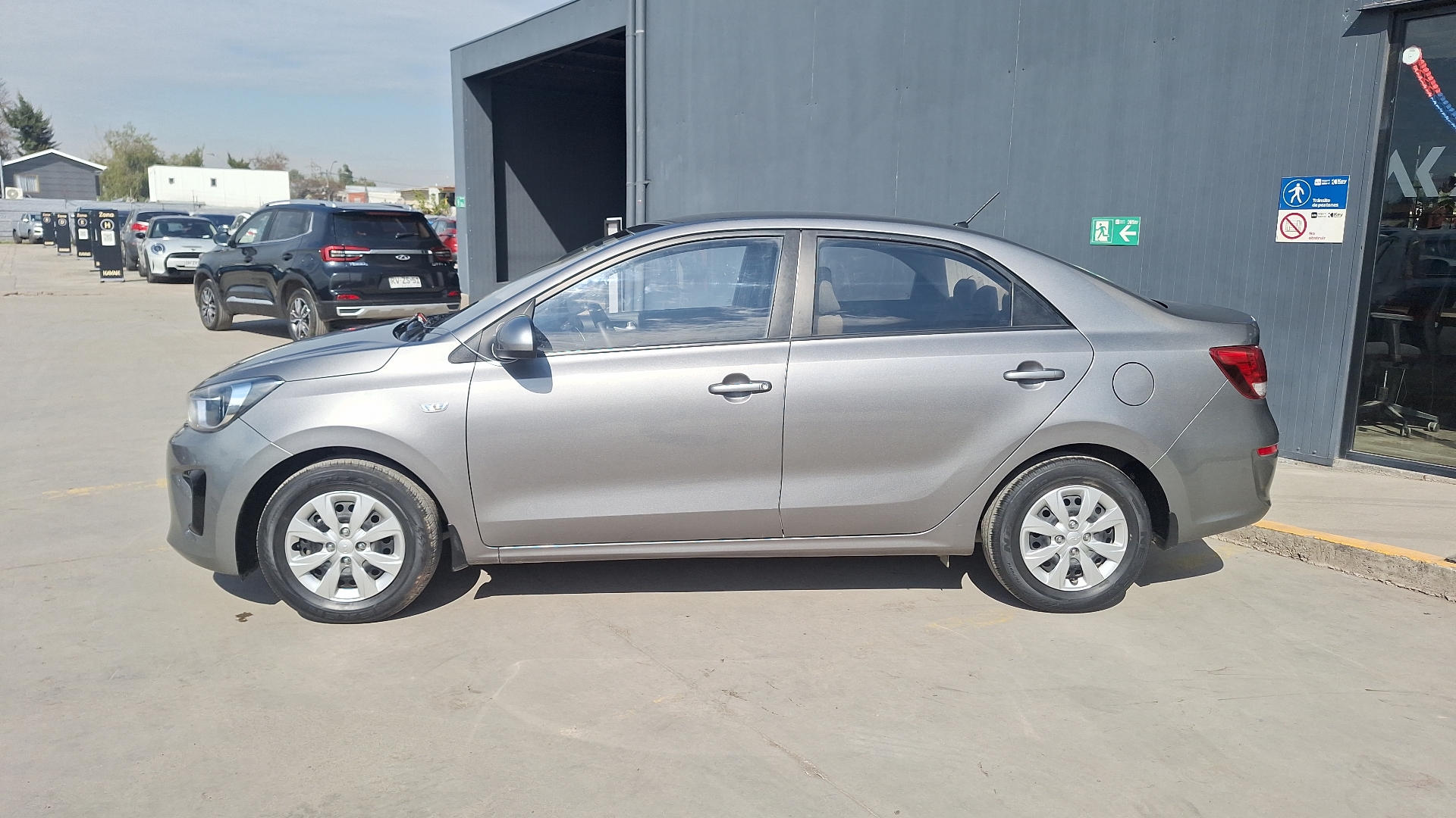 KIA Soluto — foto 2 de 15