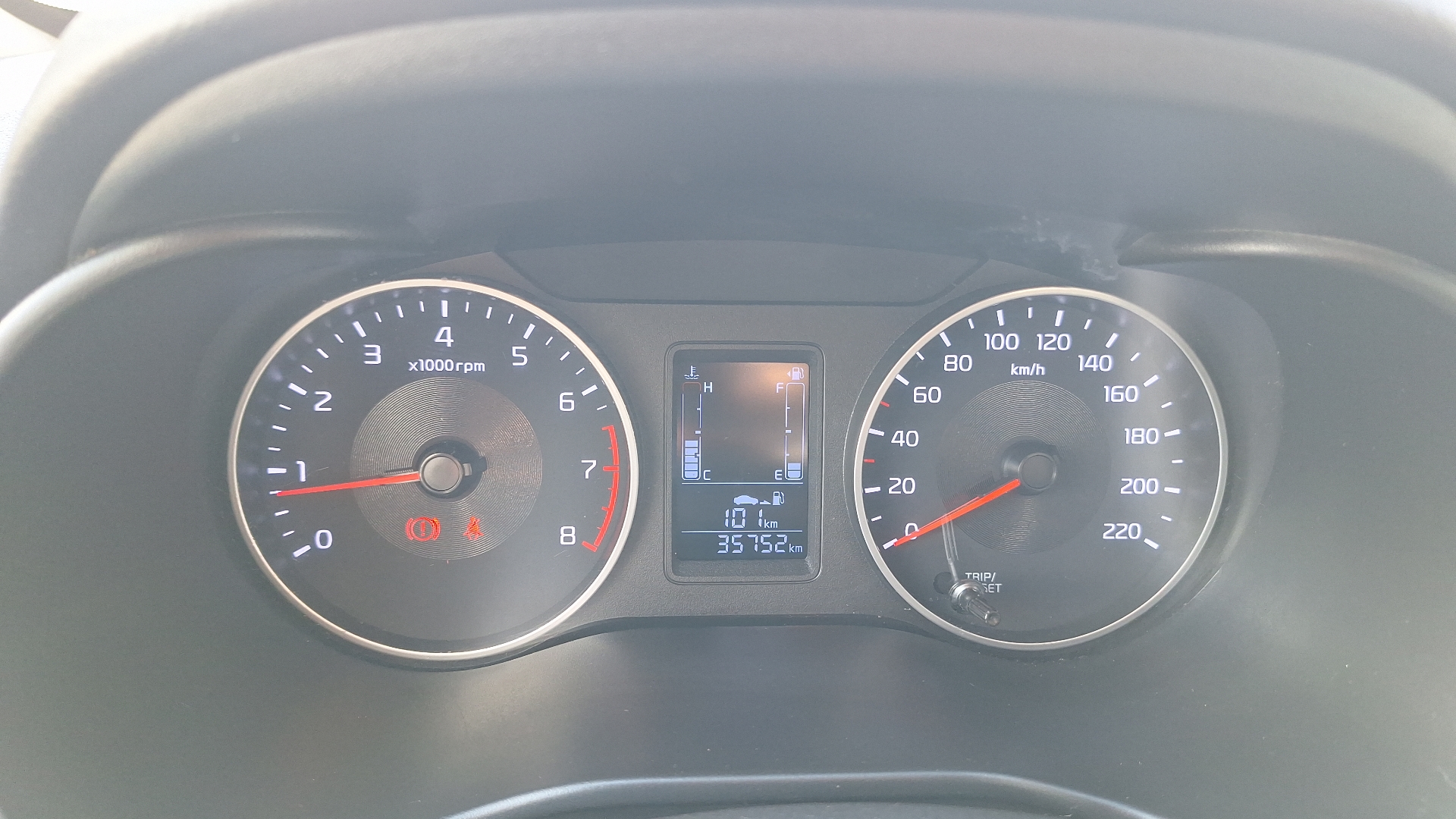 KIA Soluto — foto 9 de 15